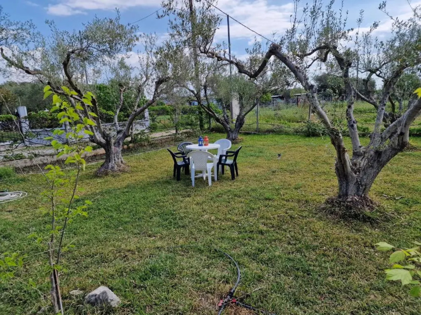 Cheerful 2 bedrooms home near the beach with parking and garden