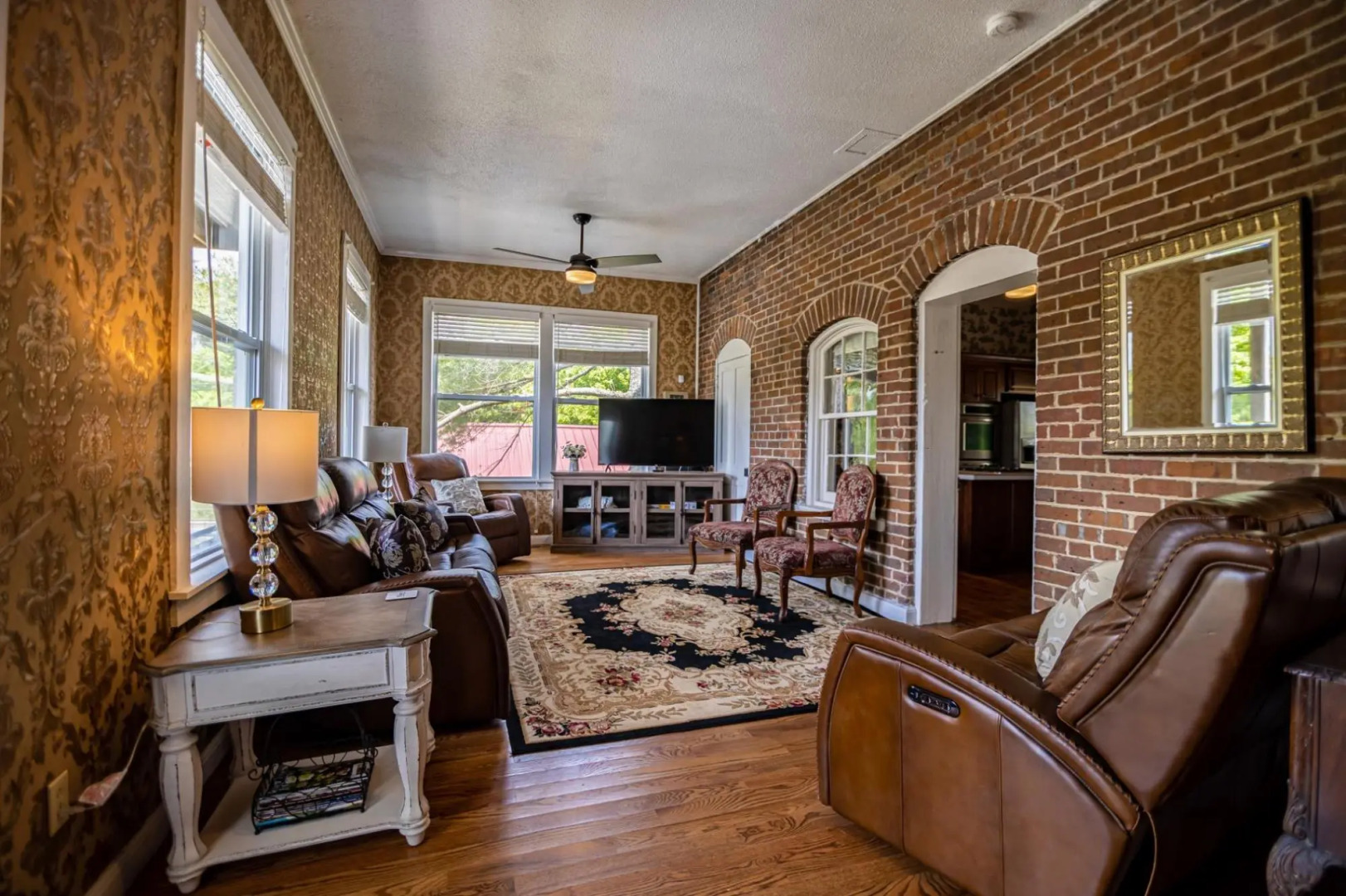 The Manor 1885 Altamont