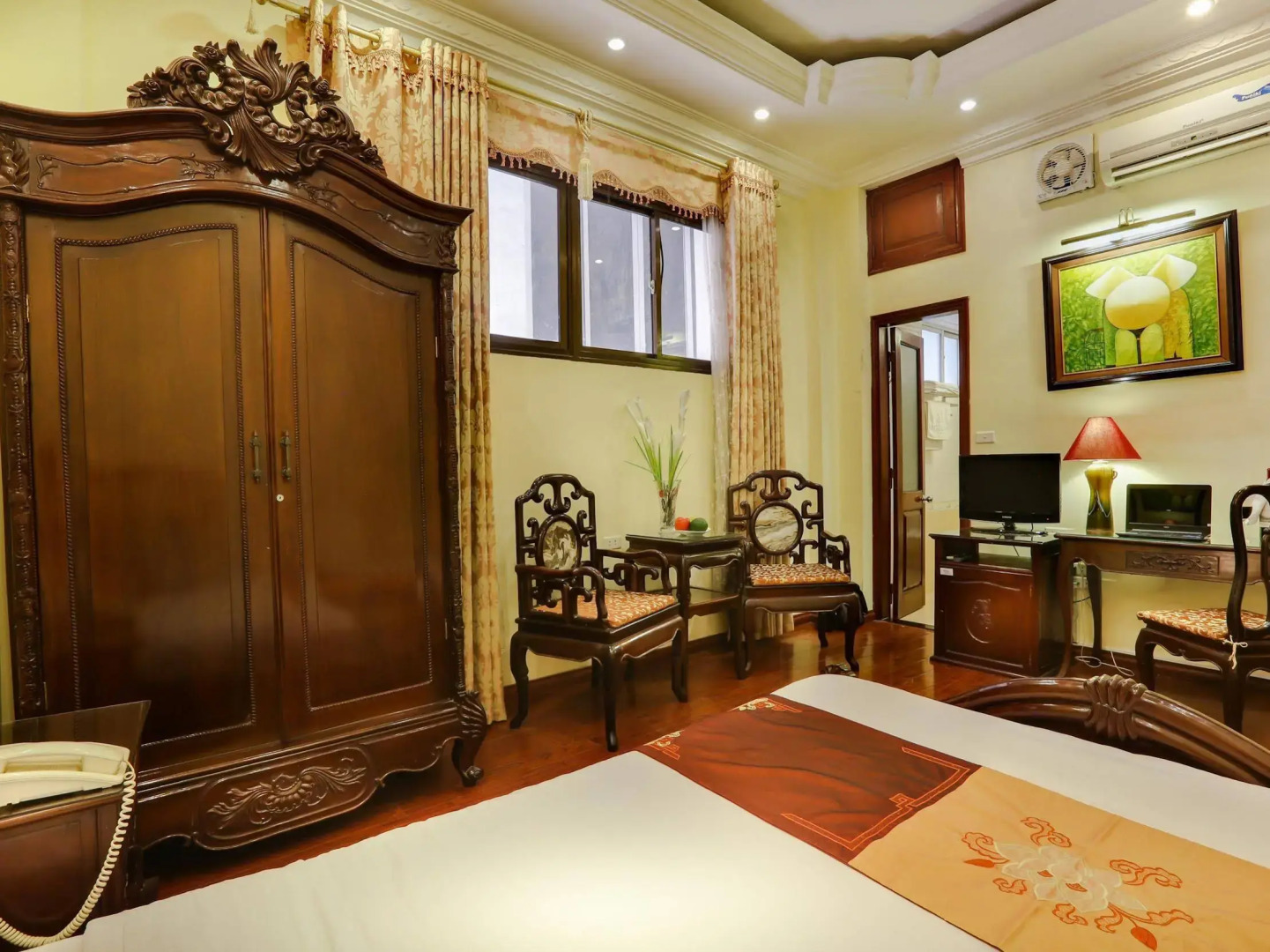 Hanoi Little Town Hotel