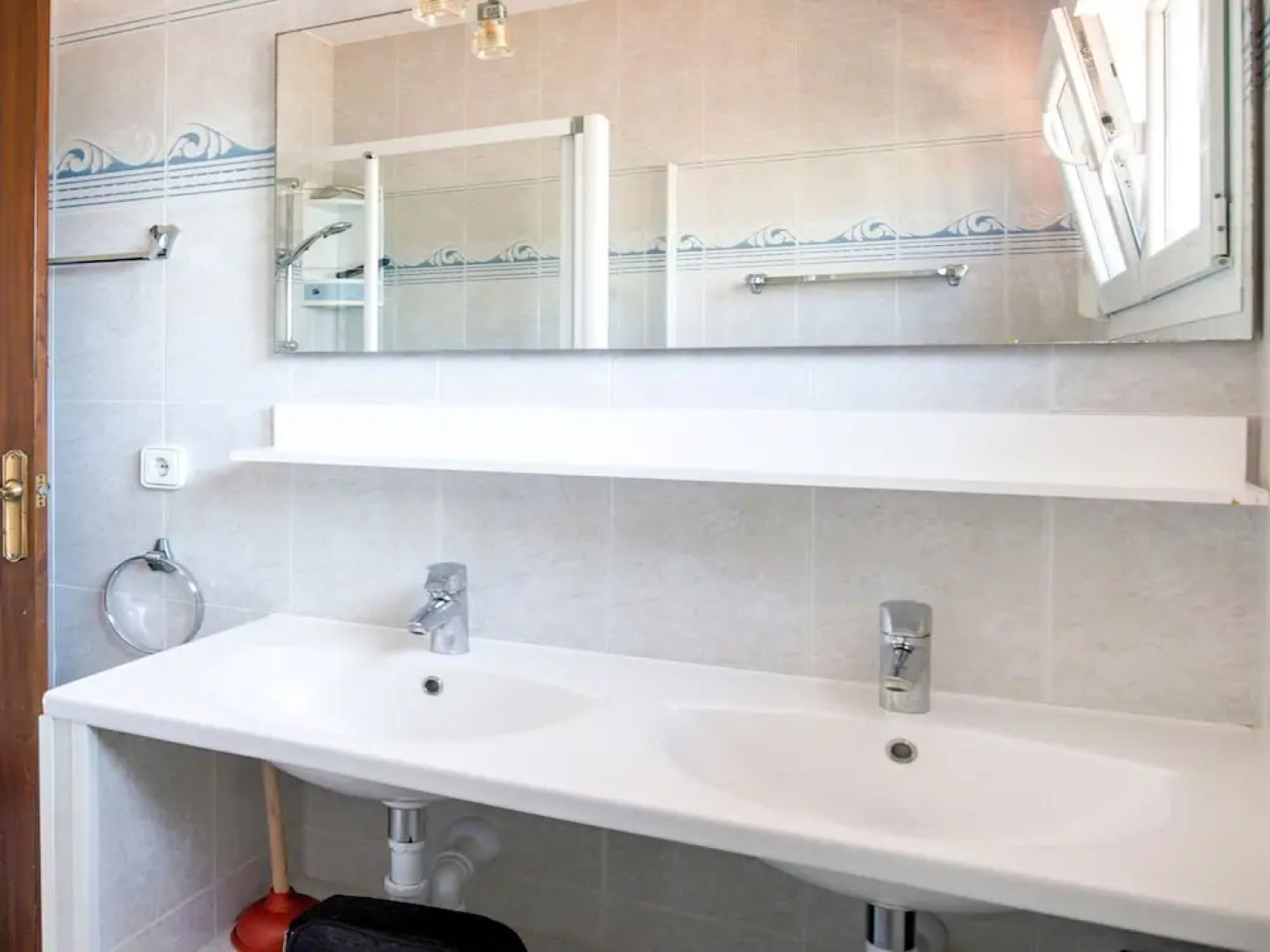 House for 4 With Private Swimming Pool, Near the Beach