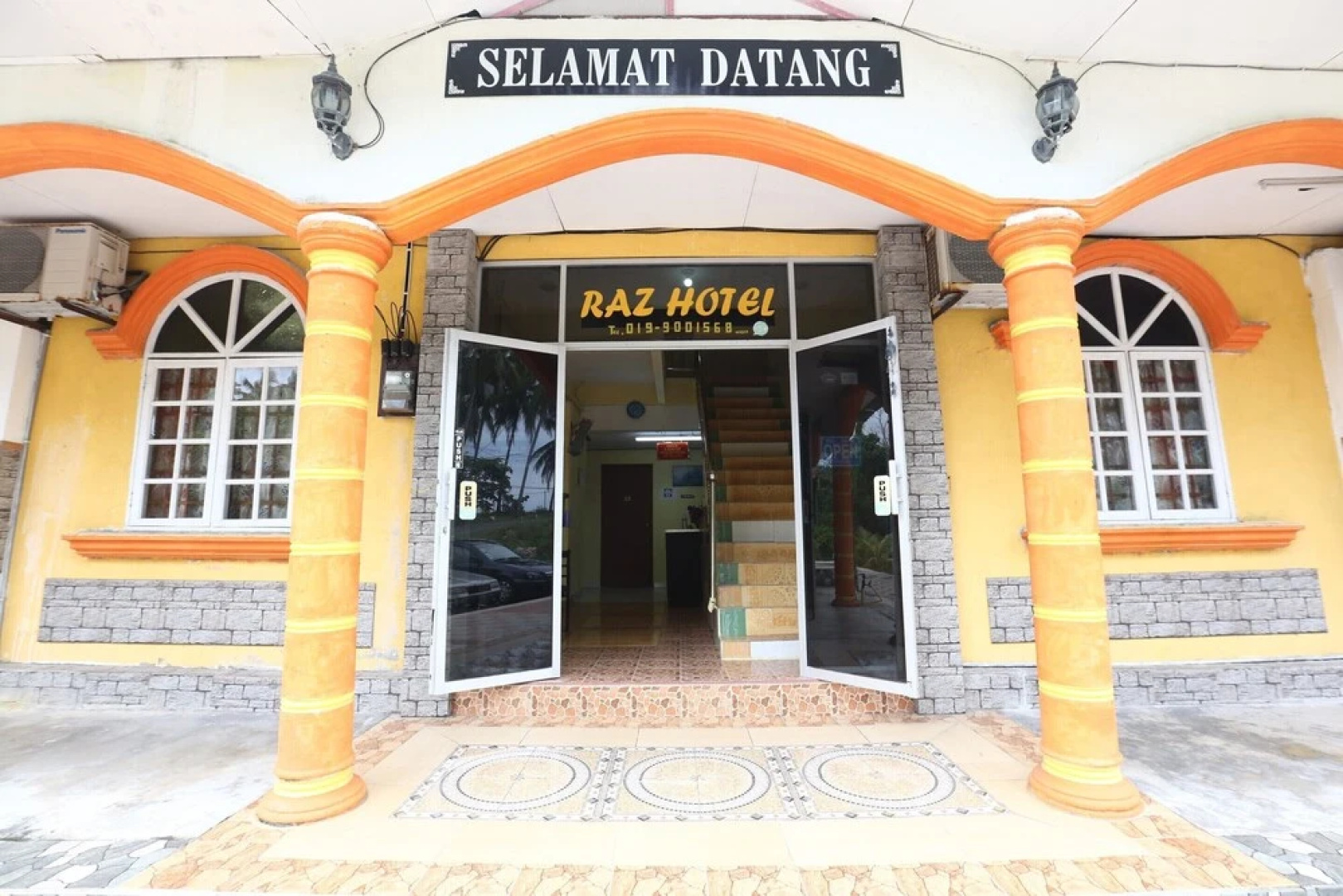 Raz Hotel by OYO Rooms