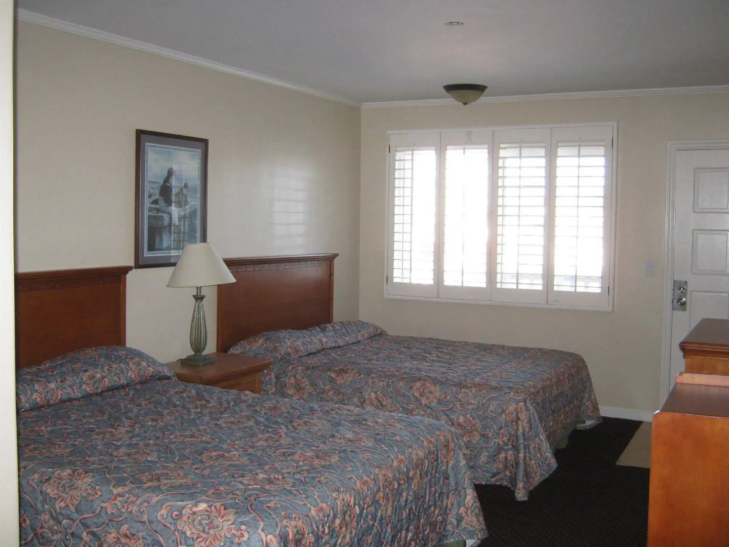 The Shores Inn and Beach Houses