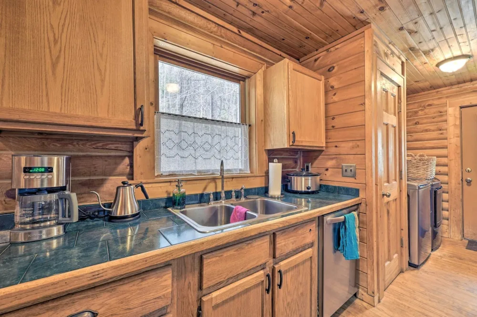 Cozy Blue Ridge Mountain Cabin on 18 Acre Lot