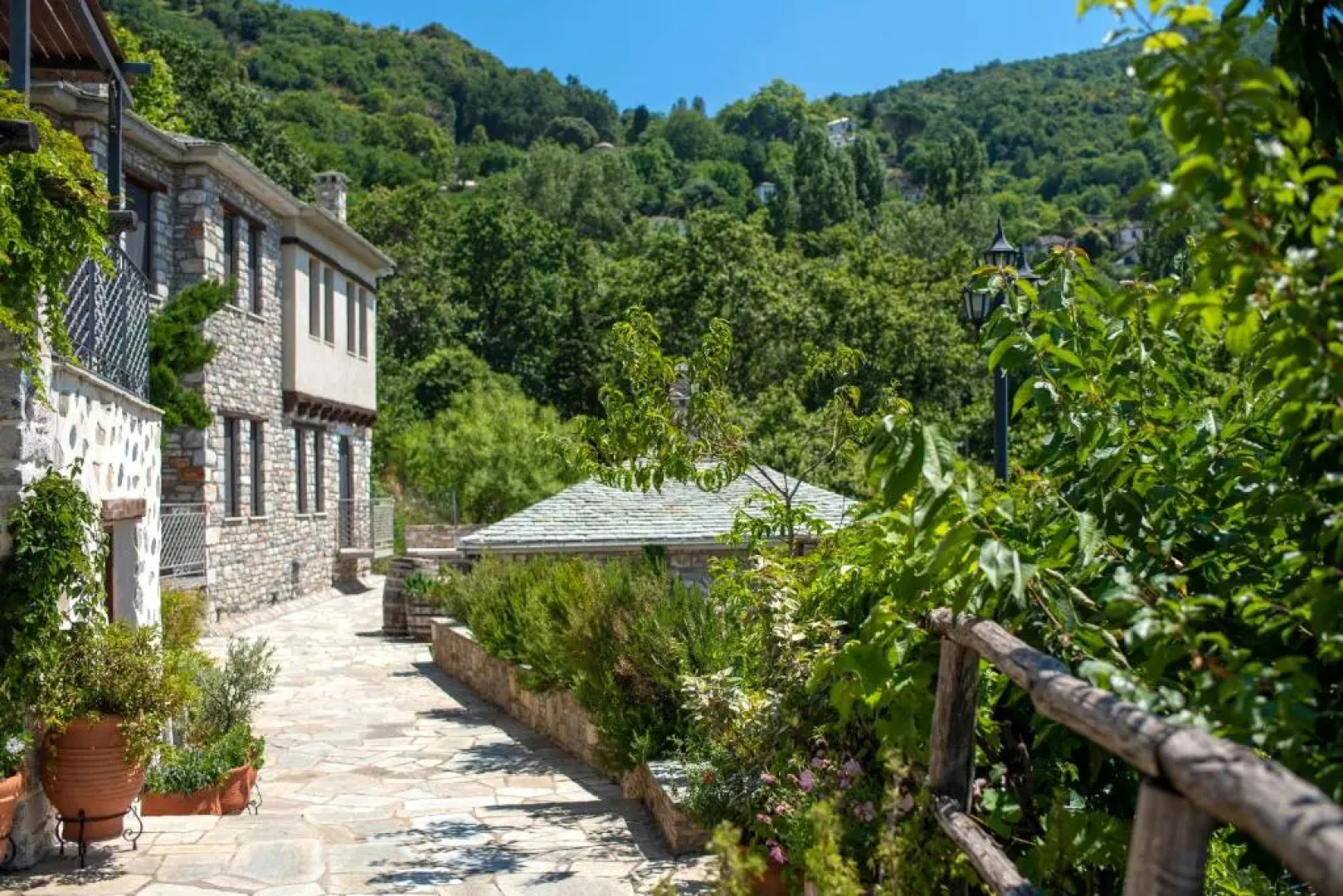 To Stefani tis Makrinas