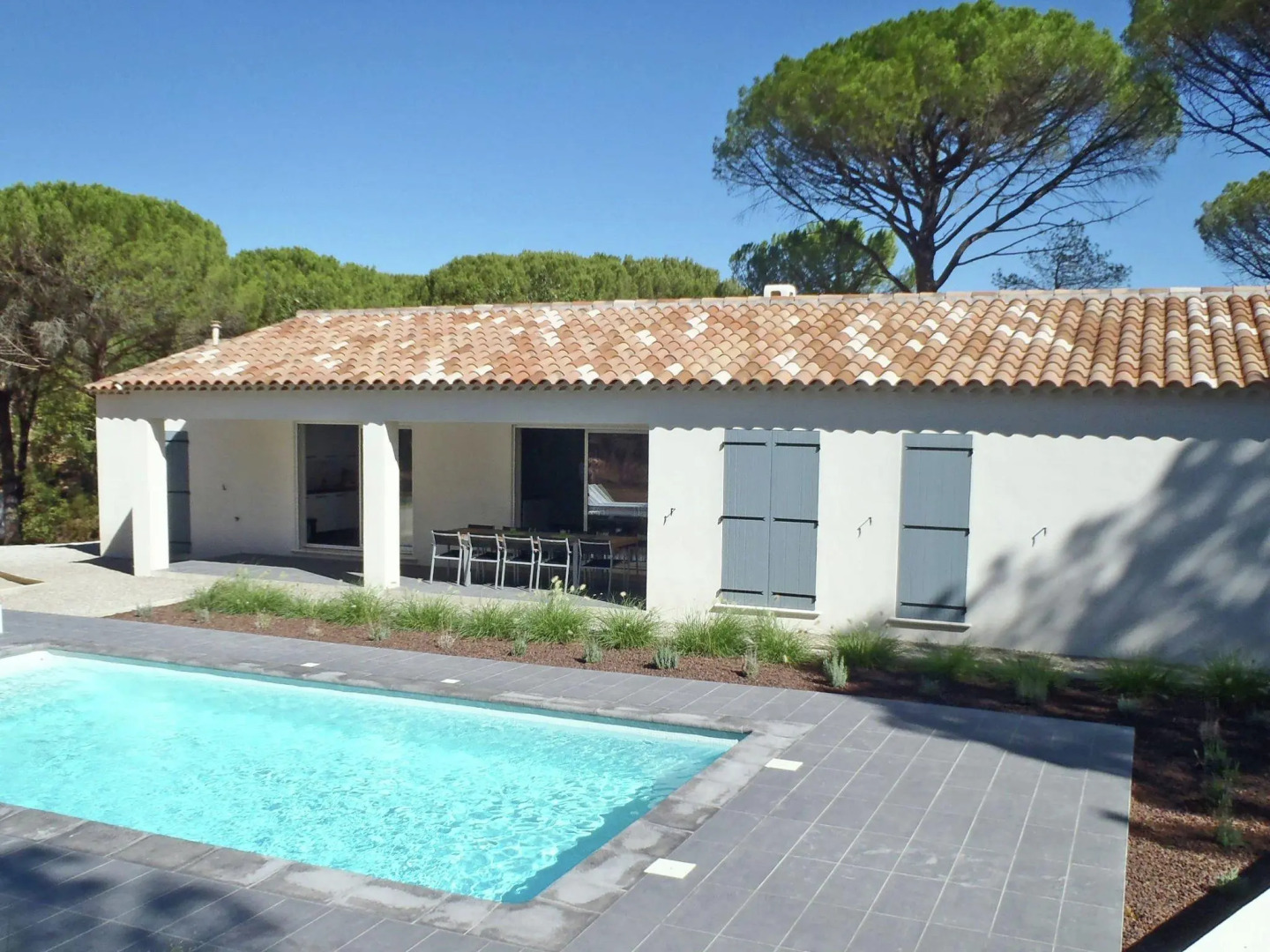 Villa with air conditioning, private pool in Provence, half an hour drive from the beach