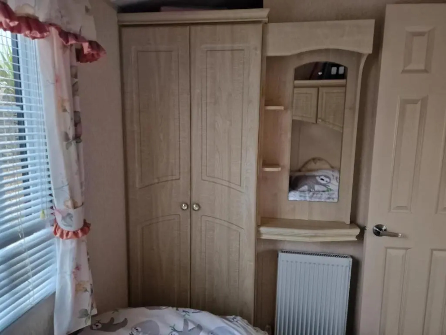 Caravan - Sleeps 4 - Pet Friendly - Parking