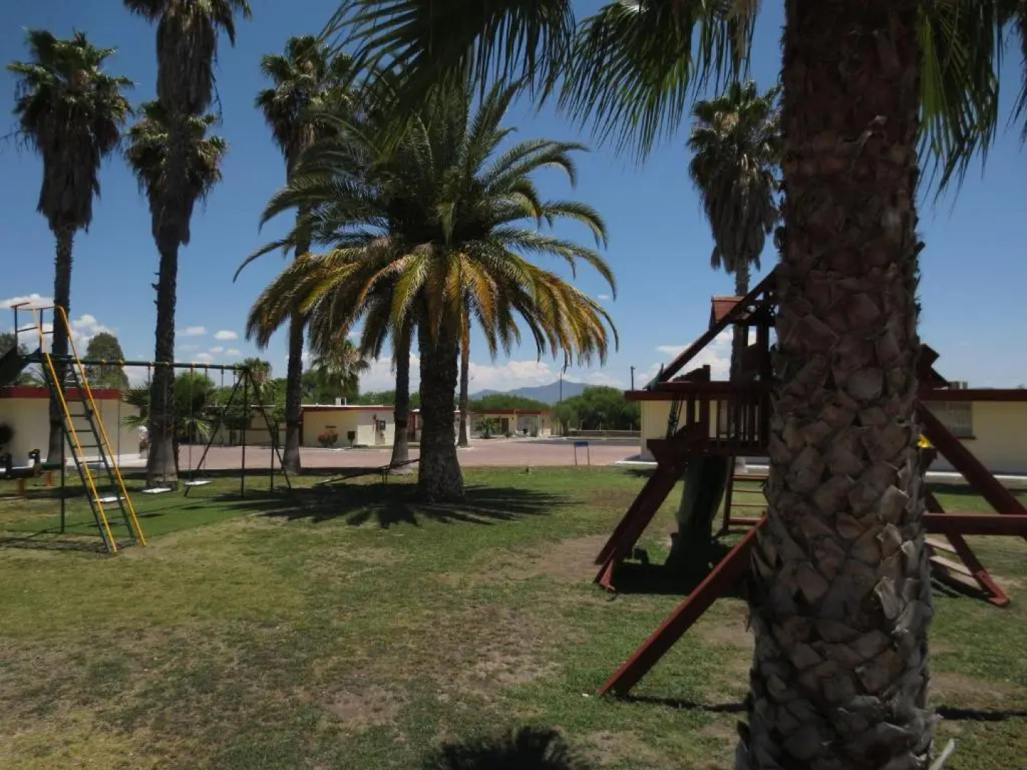 Hotel Las Palmas Midway Inn