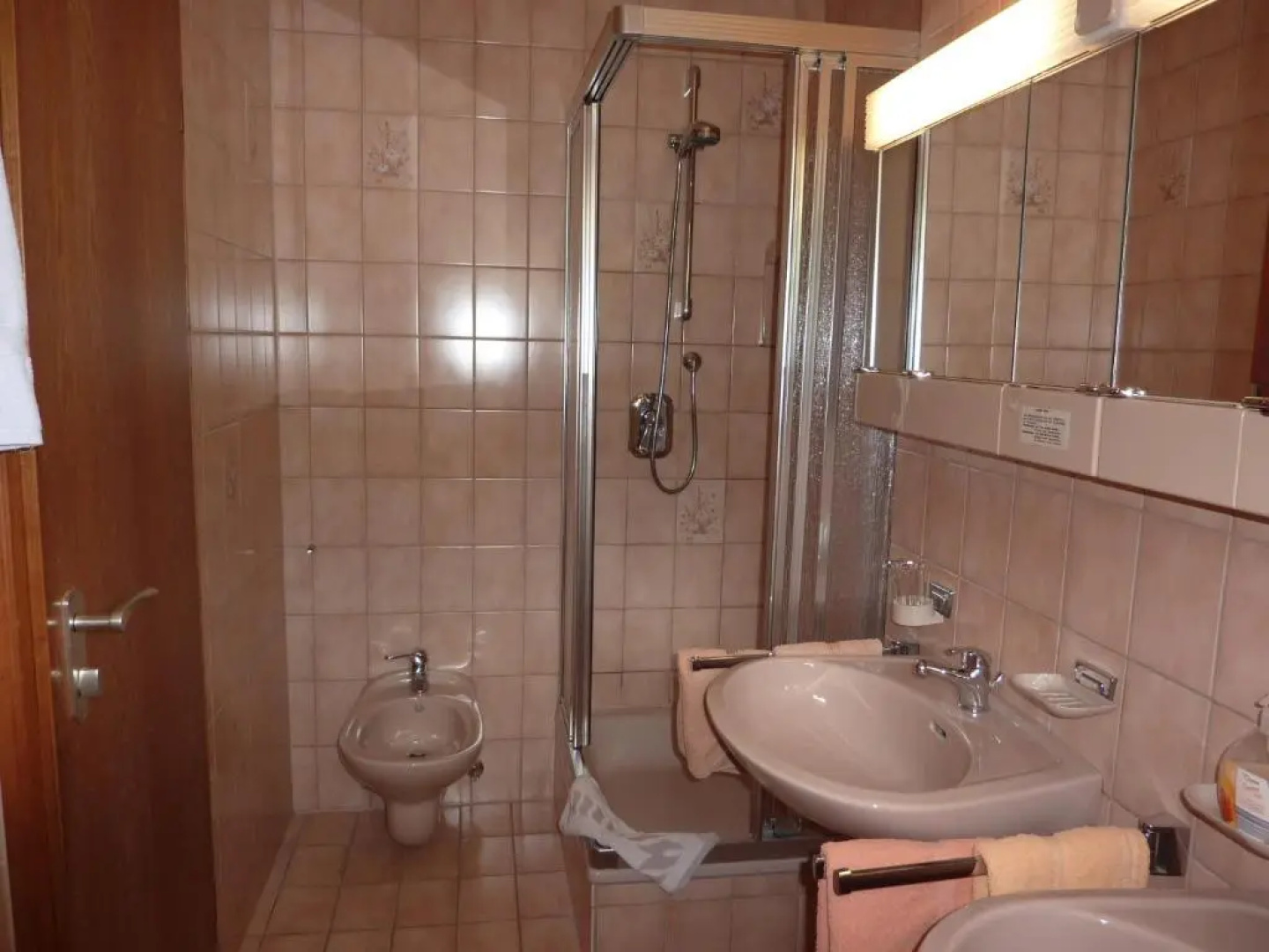 Atina Hotel