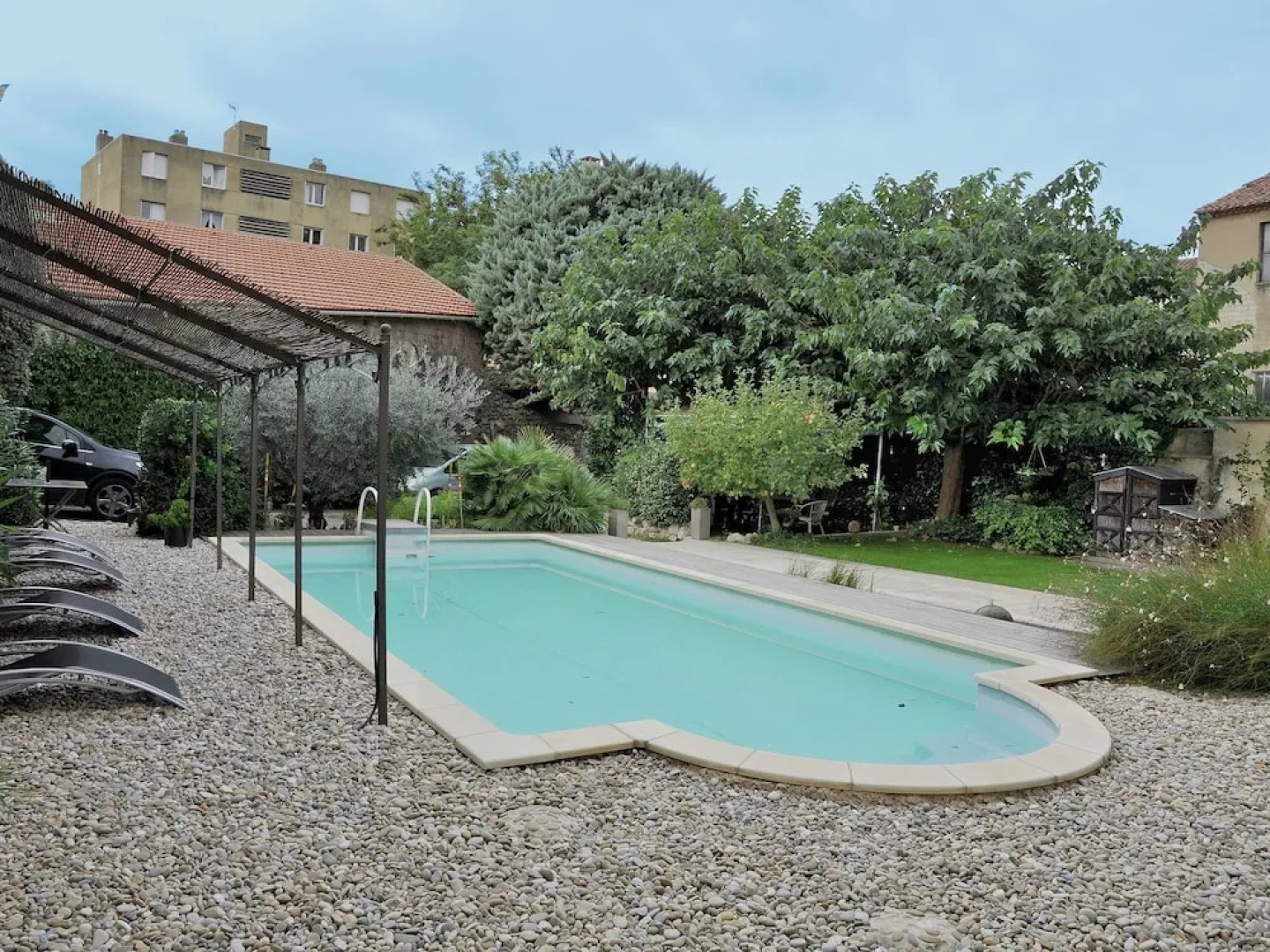 Beautiful and Stylish Town House With Private Swimming Pool in the Middle of Cavaillon