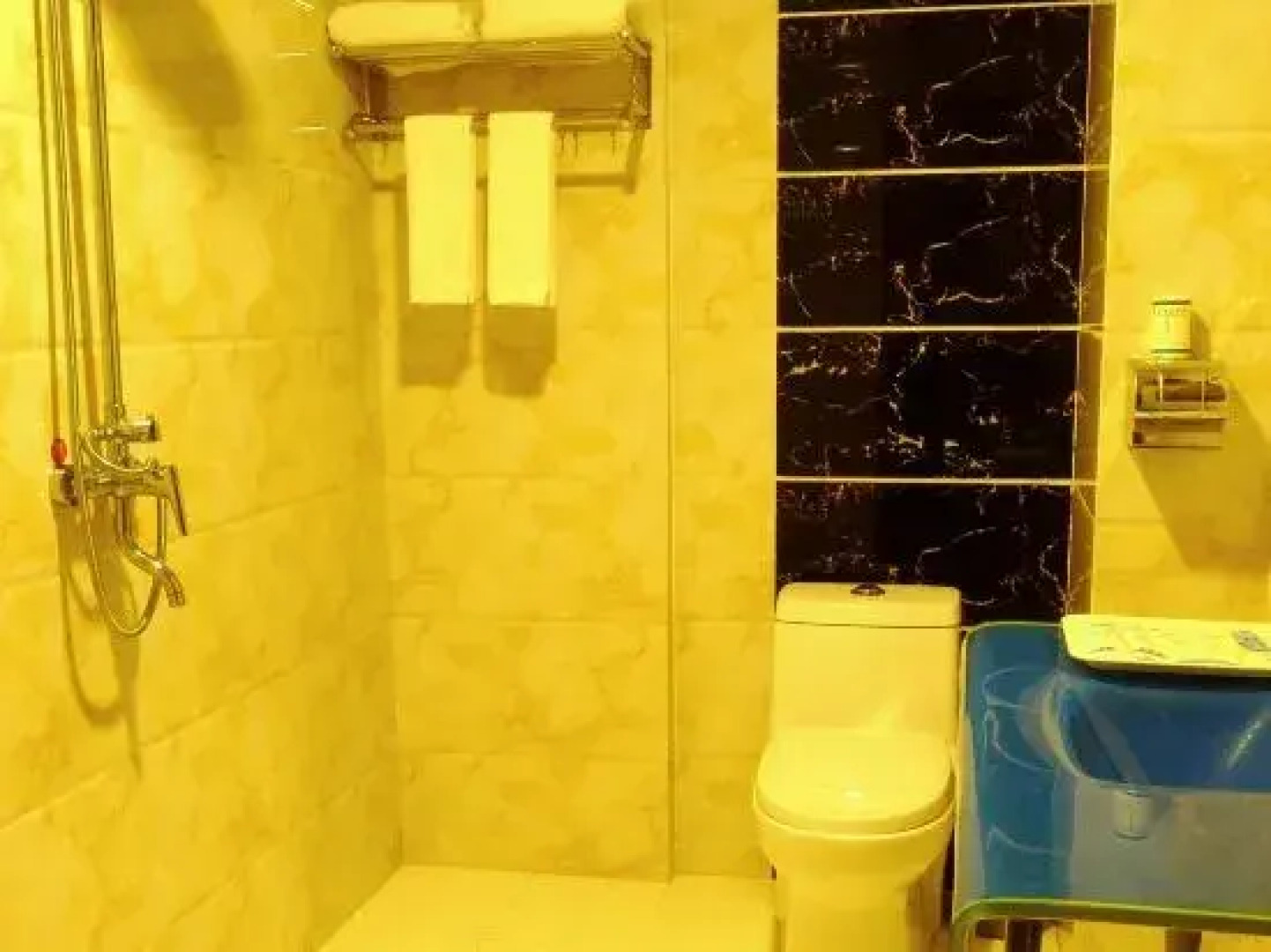 Ding Good Hotel Ruili