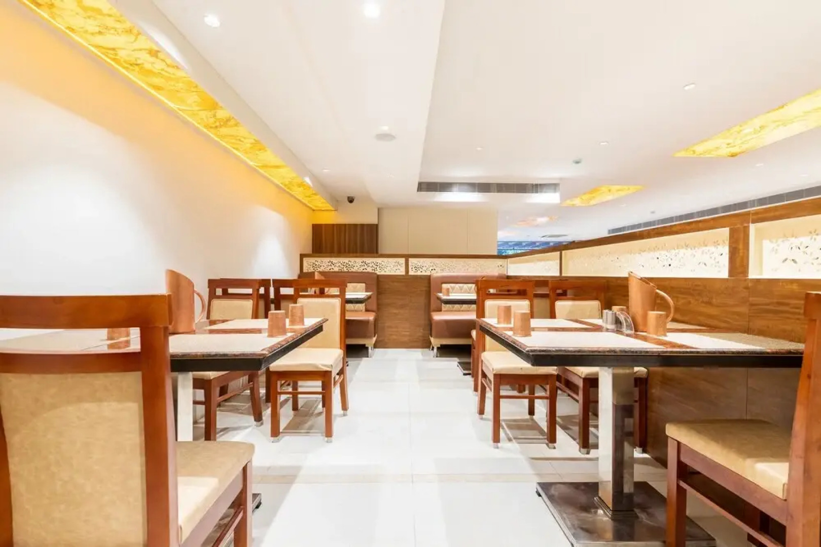 Capital O 43703 Thechi Hotels