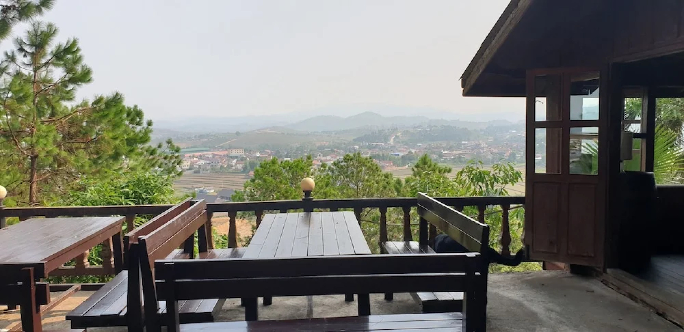 Phouphadeng Hotel - Auberge de la Plain des Jarres