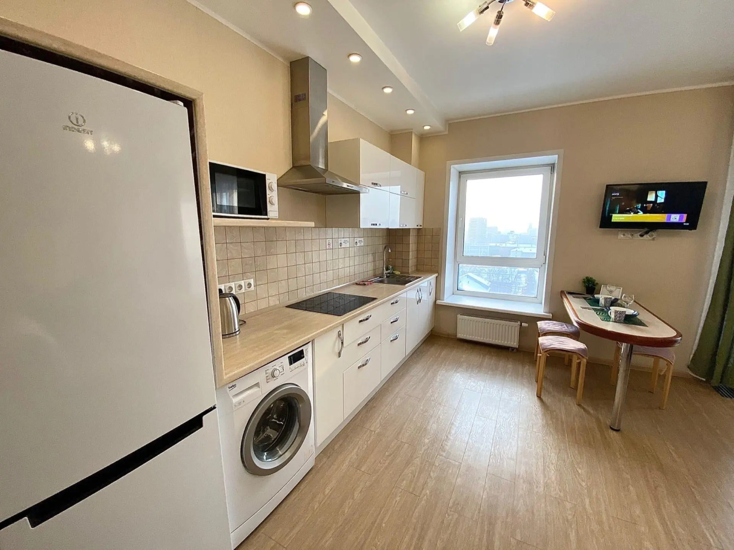 ЖивиТУТ на проспекте Комсомольский 80Е