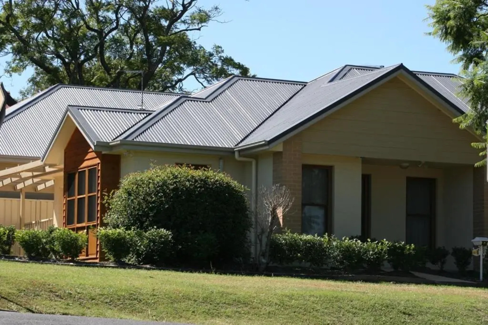 Noah's Mid City Motor Inn