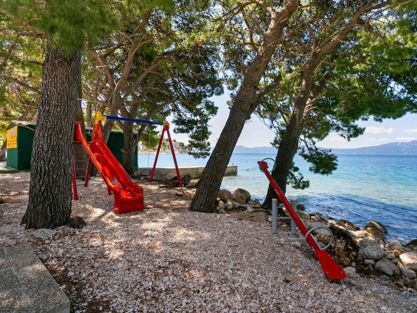 Modern Apartment in Drvenik With Balcony