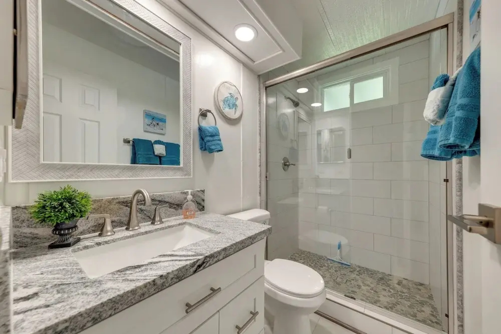 Colorado River Views: Waterfront Bullhead Home