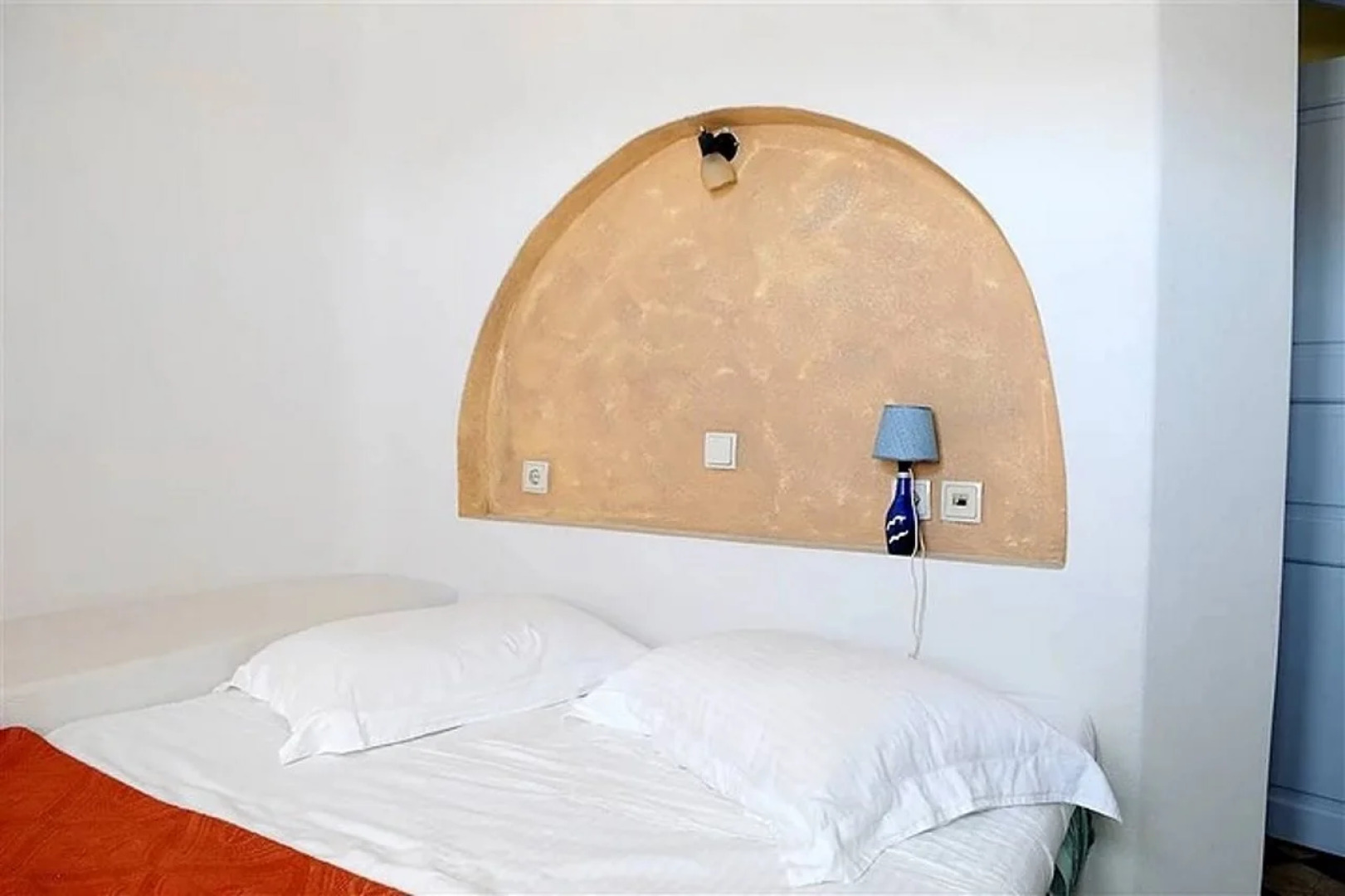 Haraki Studios & Apartments