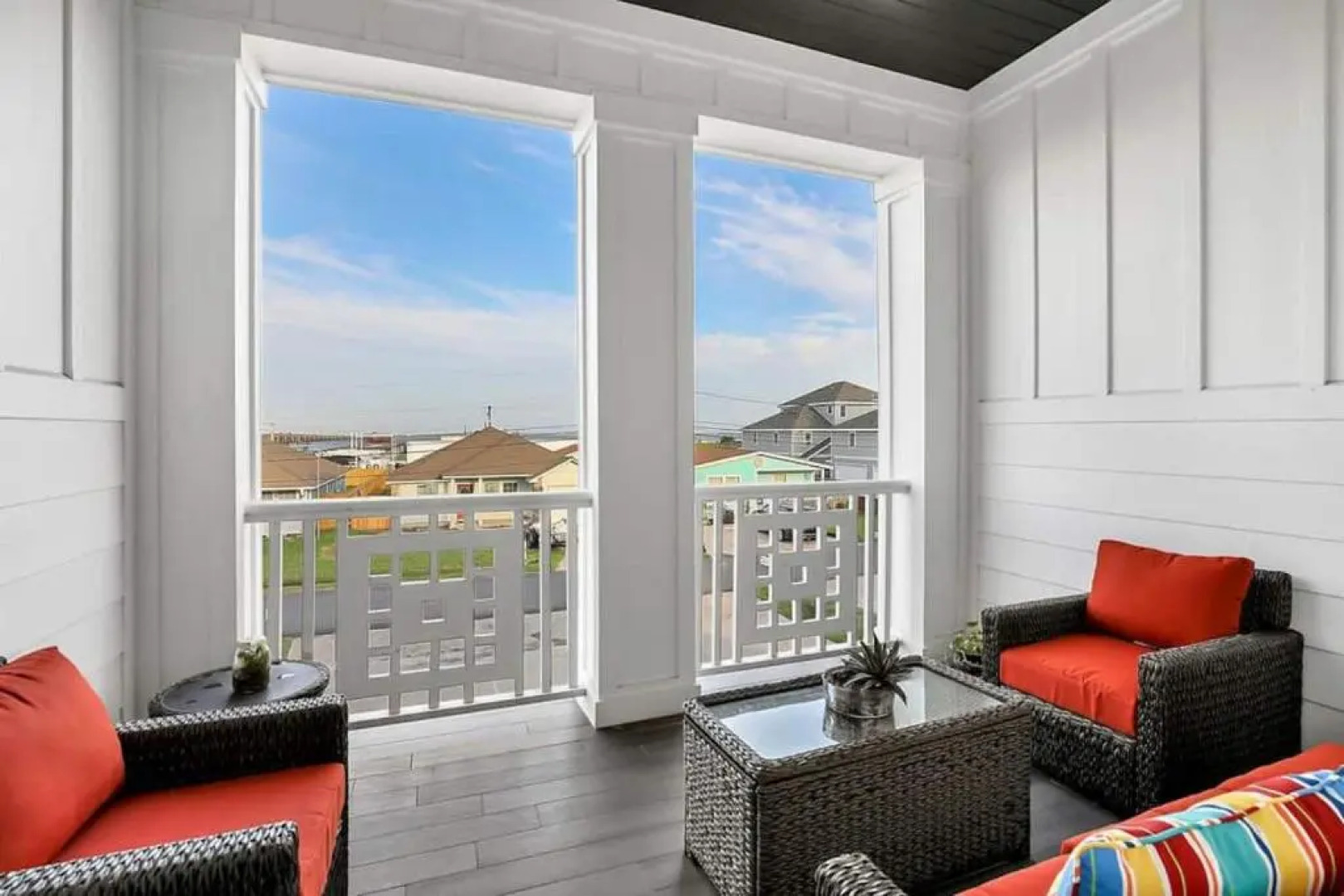 Luxurious Family-friendly Oasis with Laguna Views