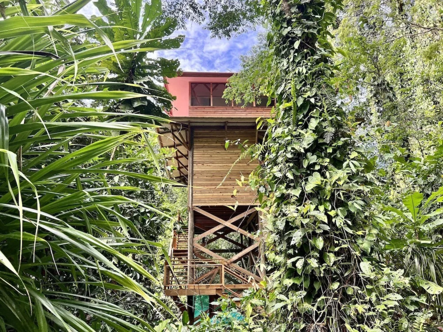 Casa Cayuco Eco-Adventure Lodge