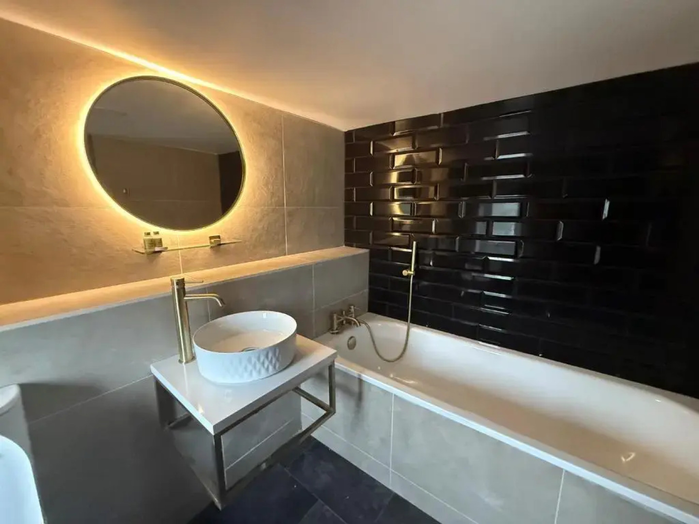 Lyons Woodlands Hall