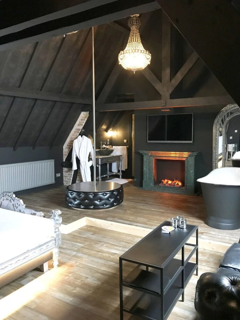 Love Hotel Domaine 10