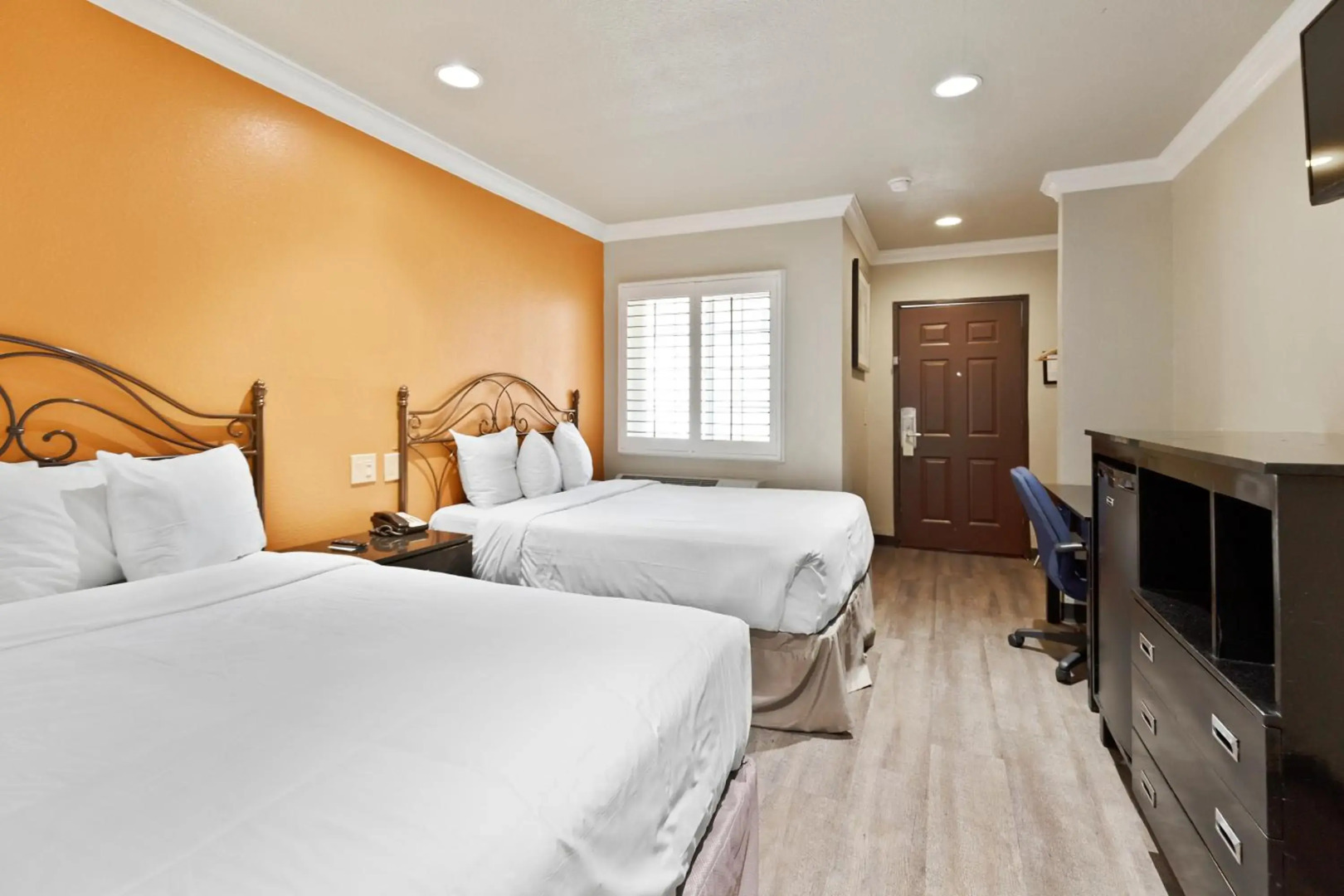 Le Blanc Inn & Suites