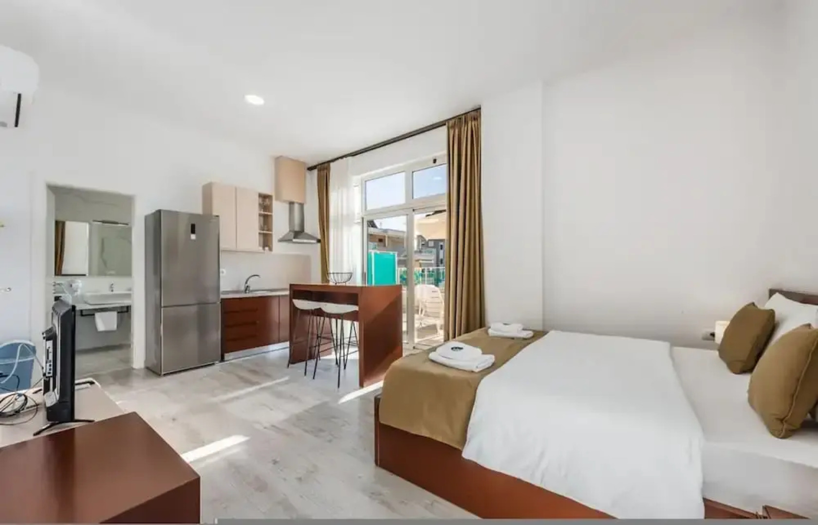 Stylish Studio With Spacious Balcony -trendafili