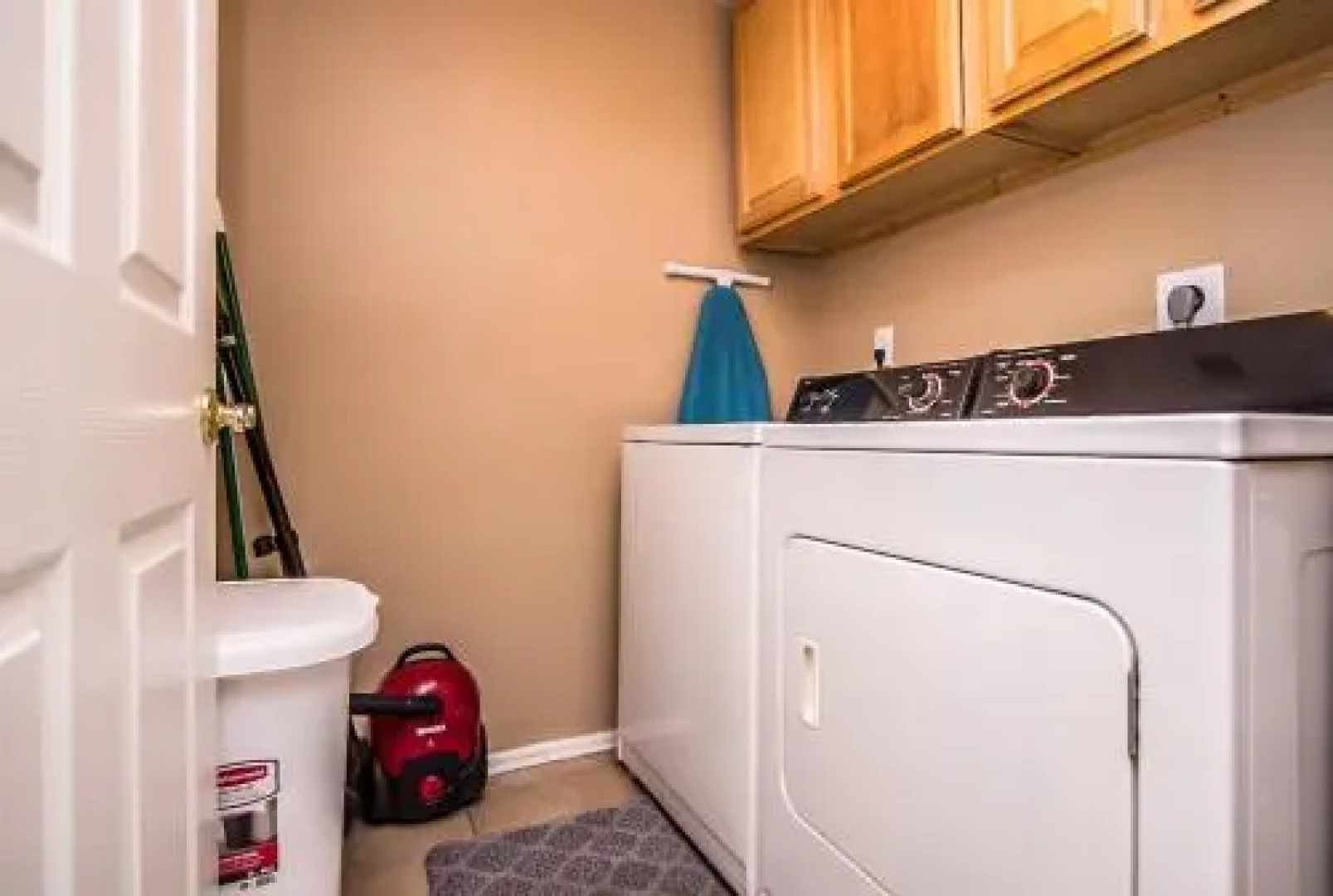 Private Resort Community Surrounded By Mountains w/3 Pool-Spa Complexes, ALL HEATED & OPEN 24/7/365!