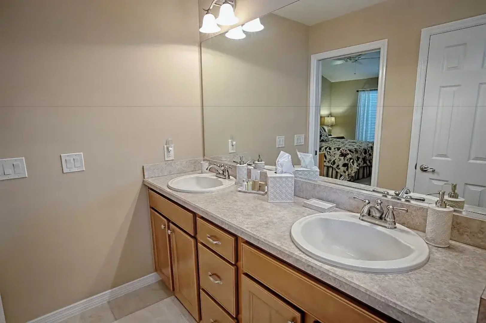 Enisgrove Way Home 3 Bedroom by The VIR Group