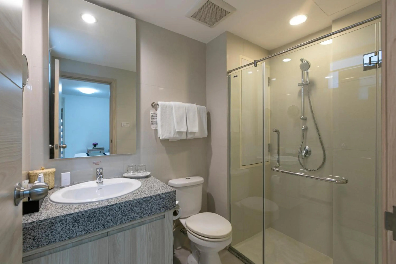 Kantary Hotel & Serviced Apartments Amata, Bangpakong