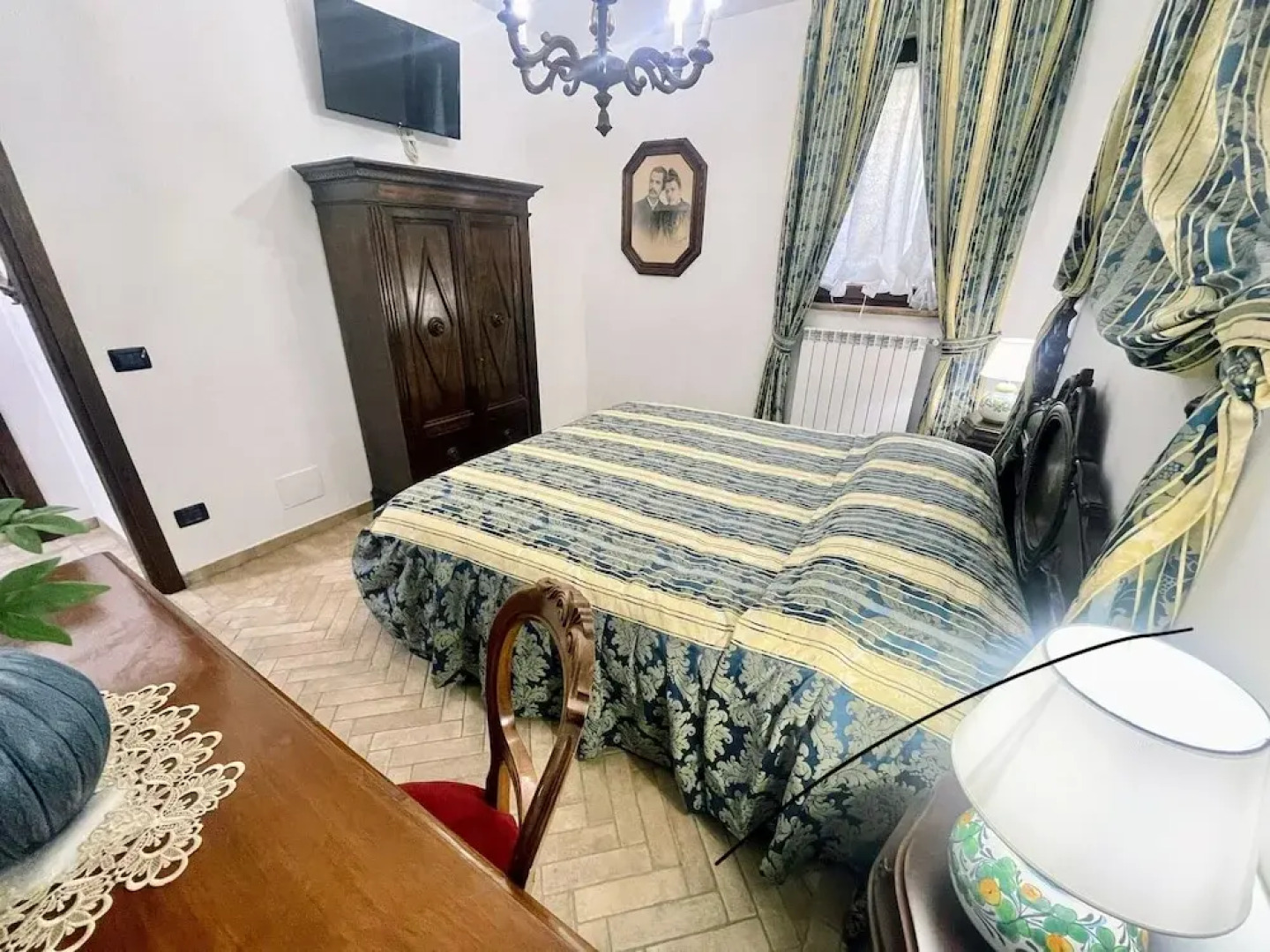 Charming Villa in Umbria - Sleeps 16 - Lake View - Pool, Jacuzzi and Events Room