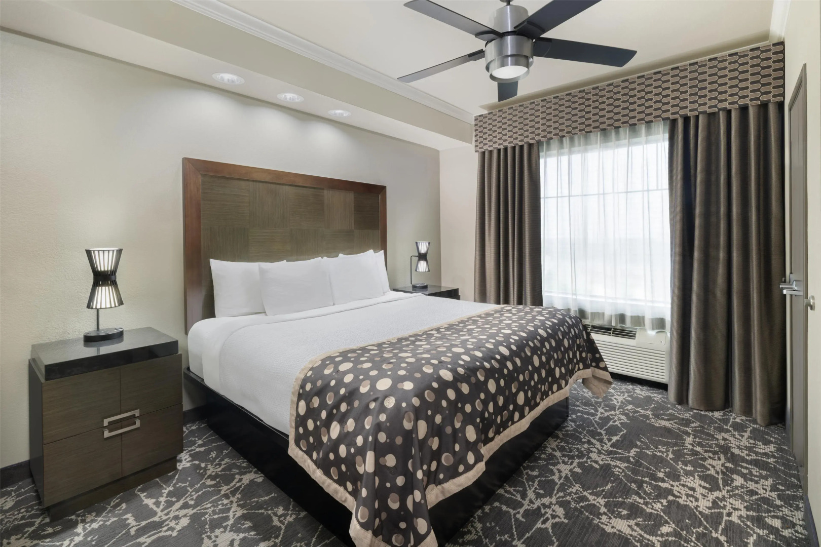 Best Western Premier Crown Chase Inn & Suites