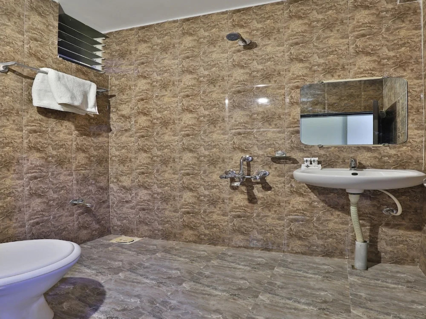 OYO Flagship 28024 Hotel Royal Palace