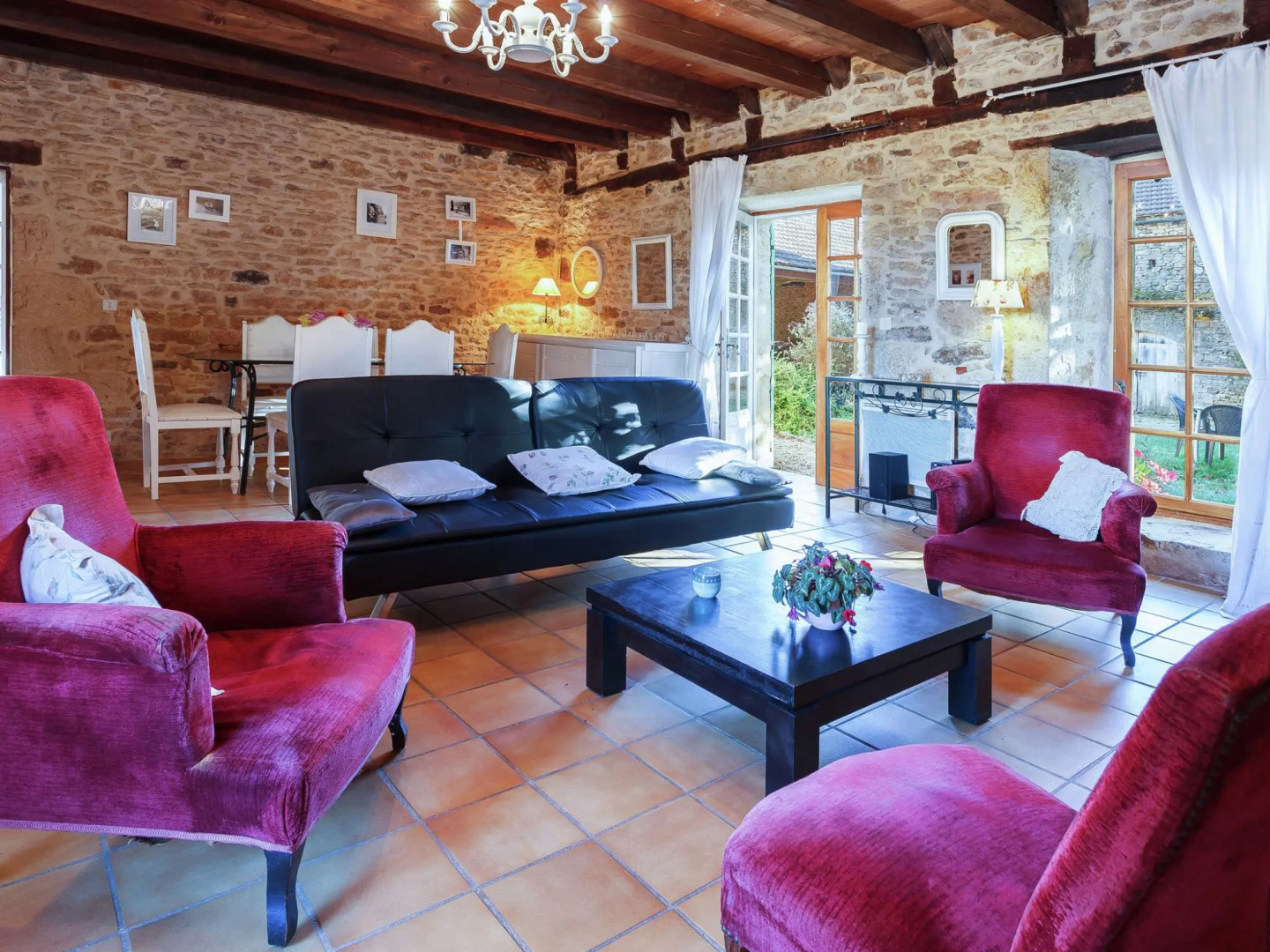 Rustic Holiday Home. In the Forest, Saint-caprais, 2 Bedrooms, 4 Person