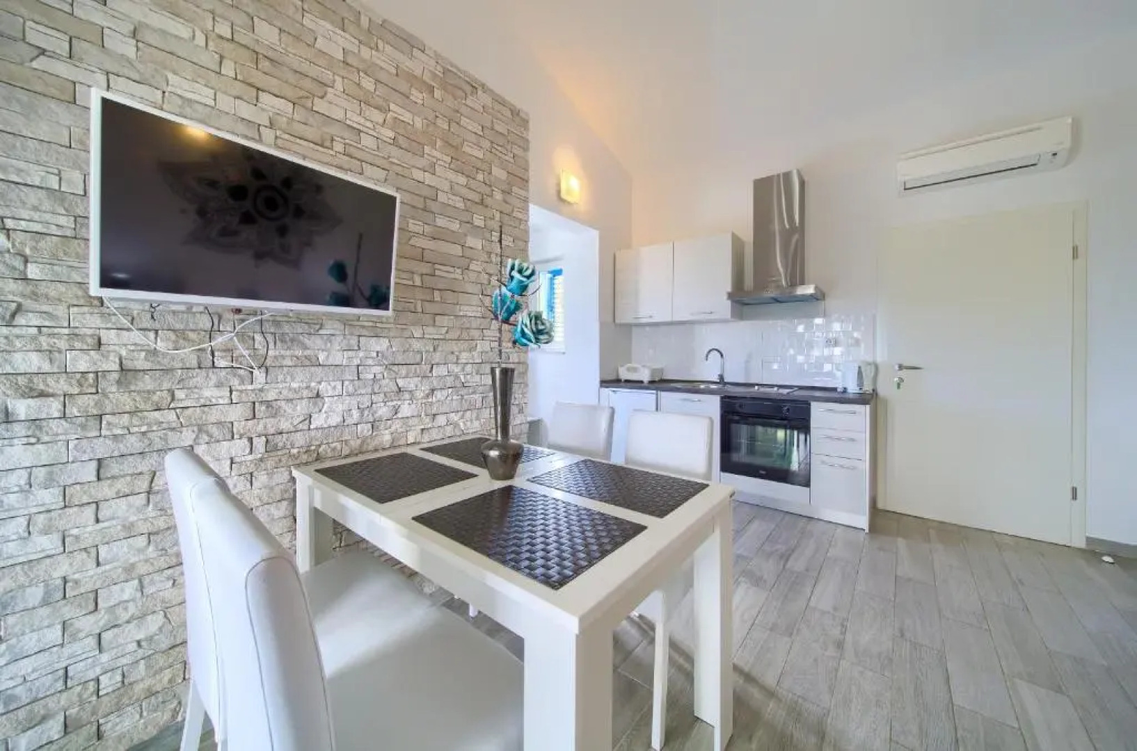 Apartments Mali Nono