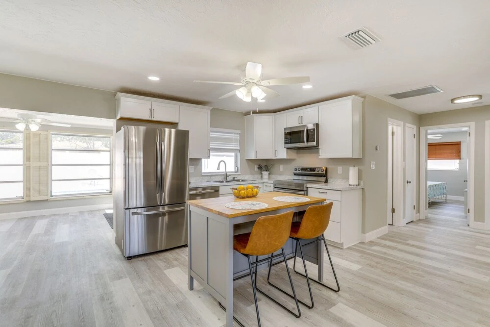 Private Hot Tub: Breezy Seminole Stay!