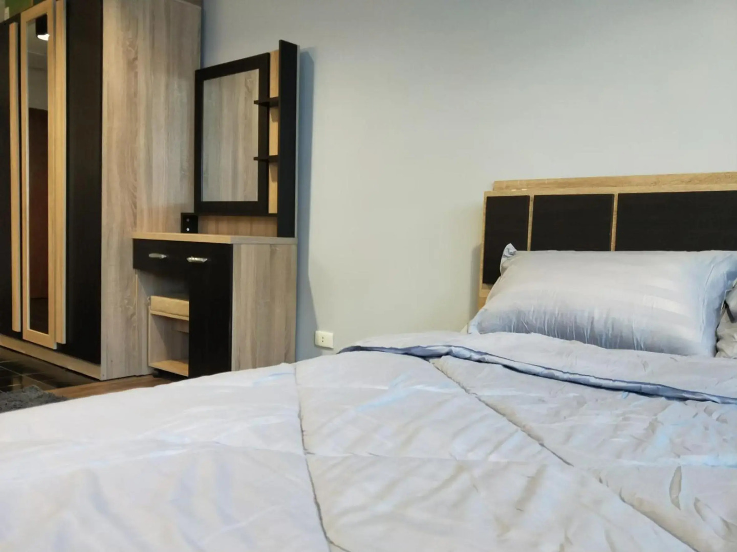 Deluxe at Popular Condo