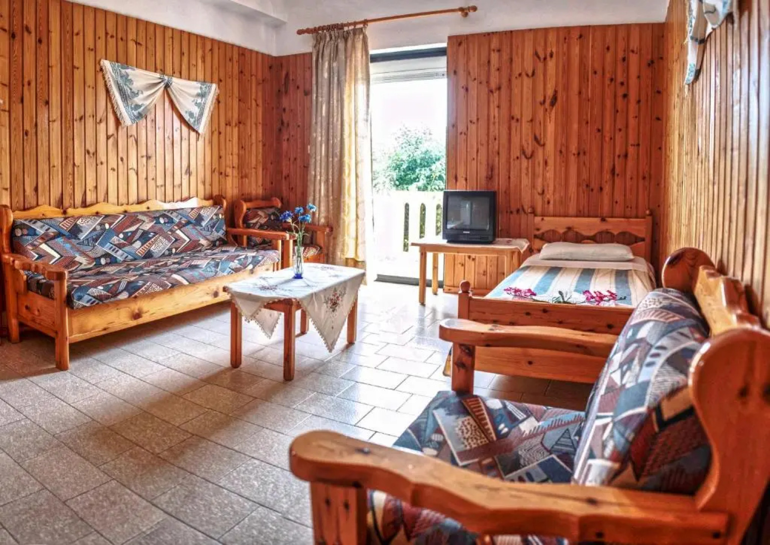 Emilia Studios And Apartments