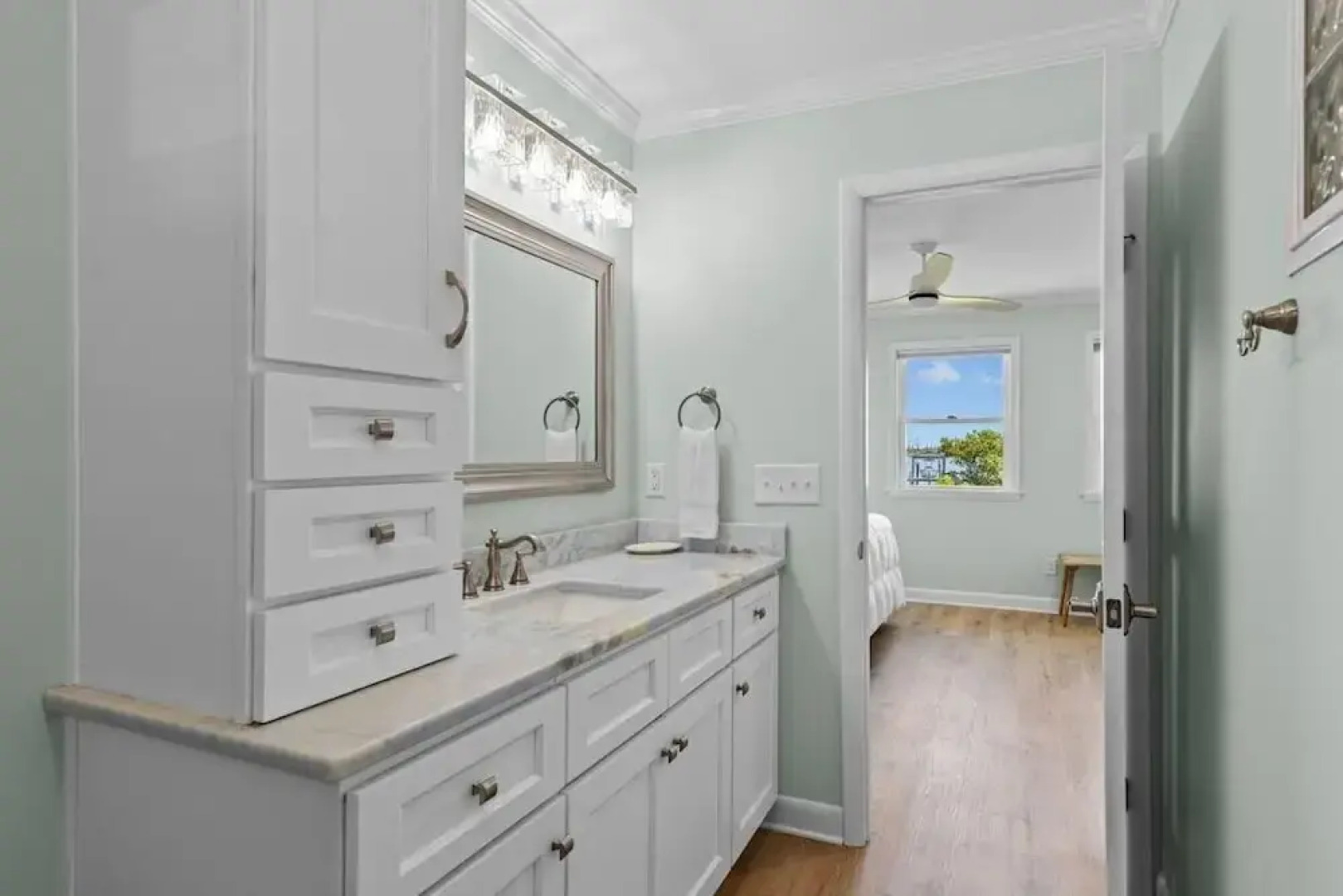 Sunrise Sound Cottage 3 Bedroom Home by RedAwning