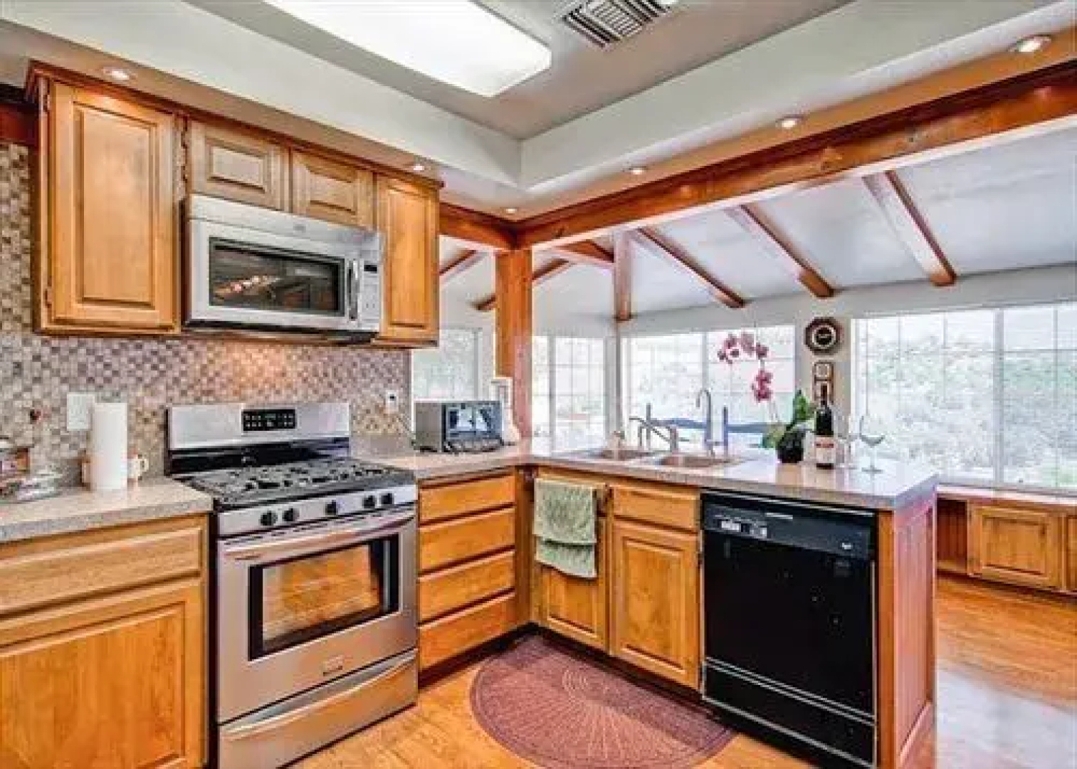 Sea Stone Ridge 3 Br home by RedAwning