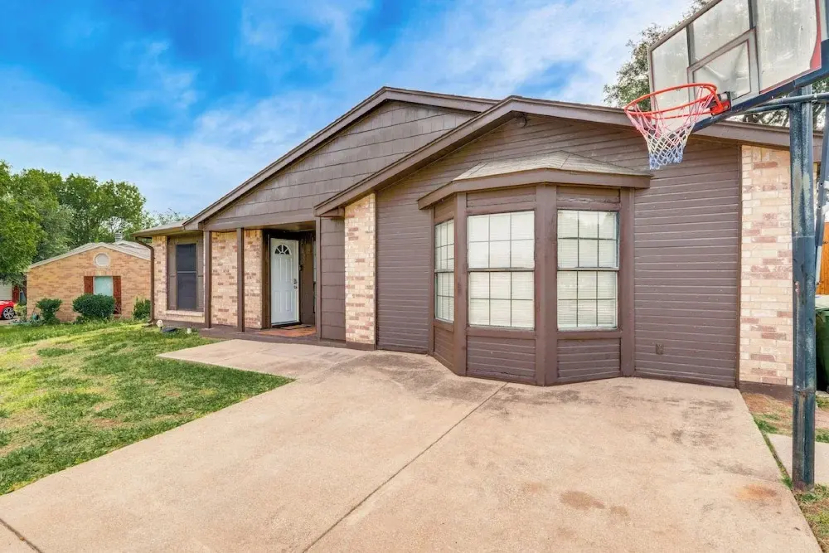 Game Room & Pool: Family Home in The Colony!