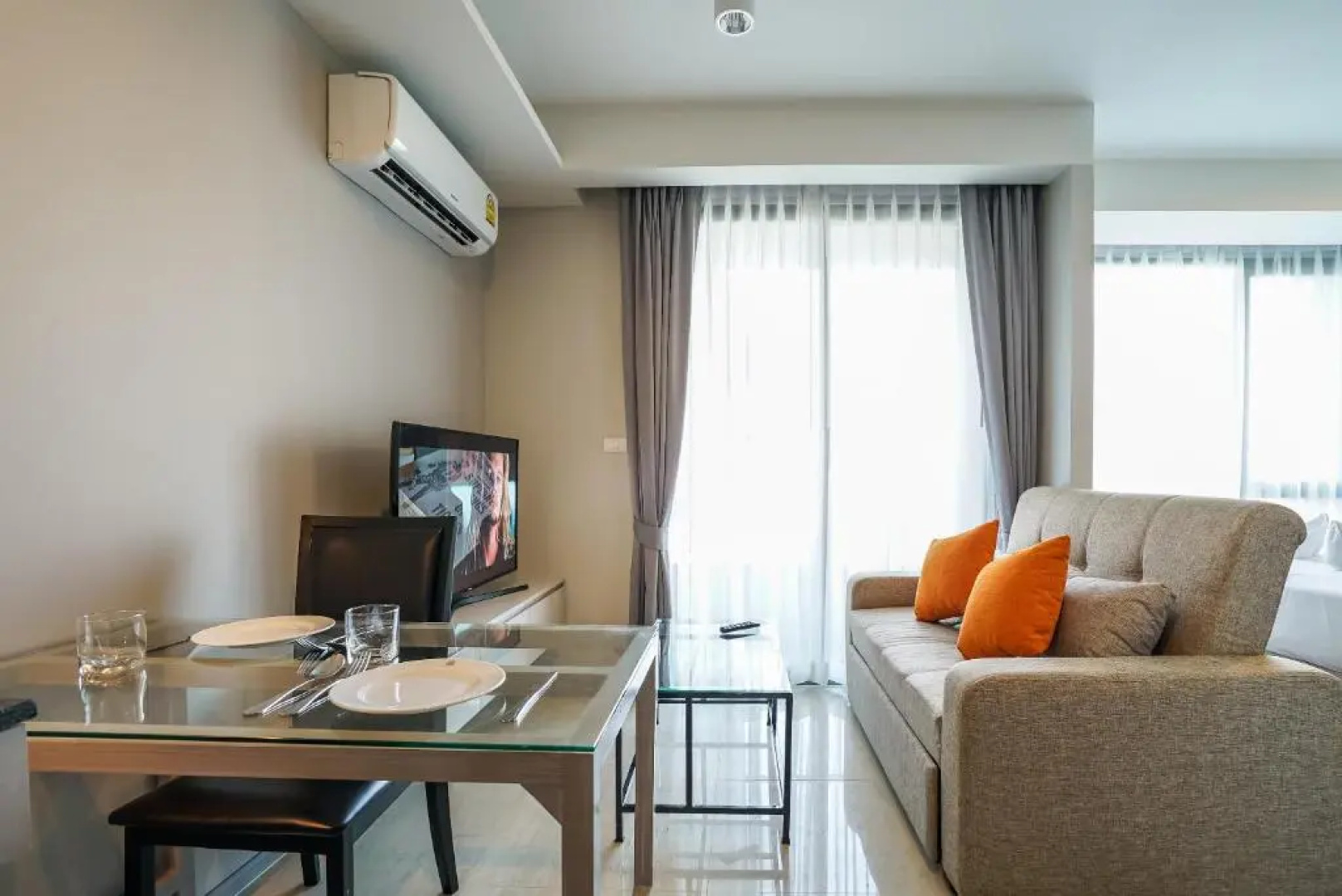 6 Avenue Surin by Lofty