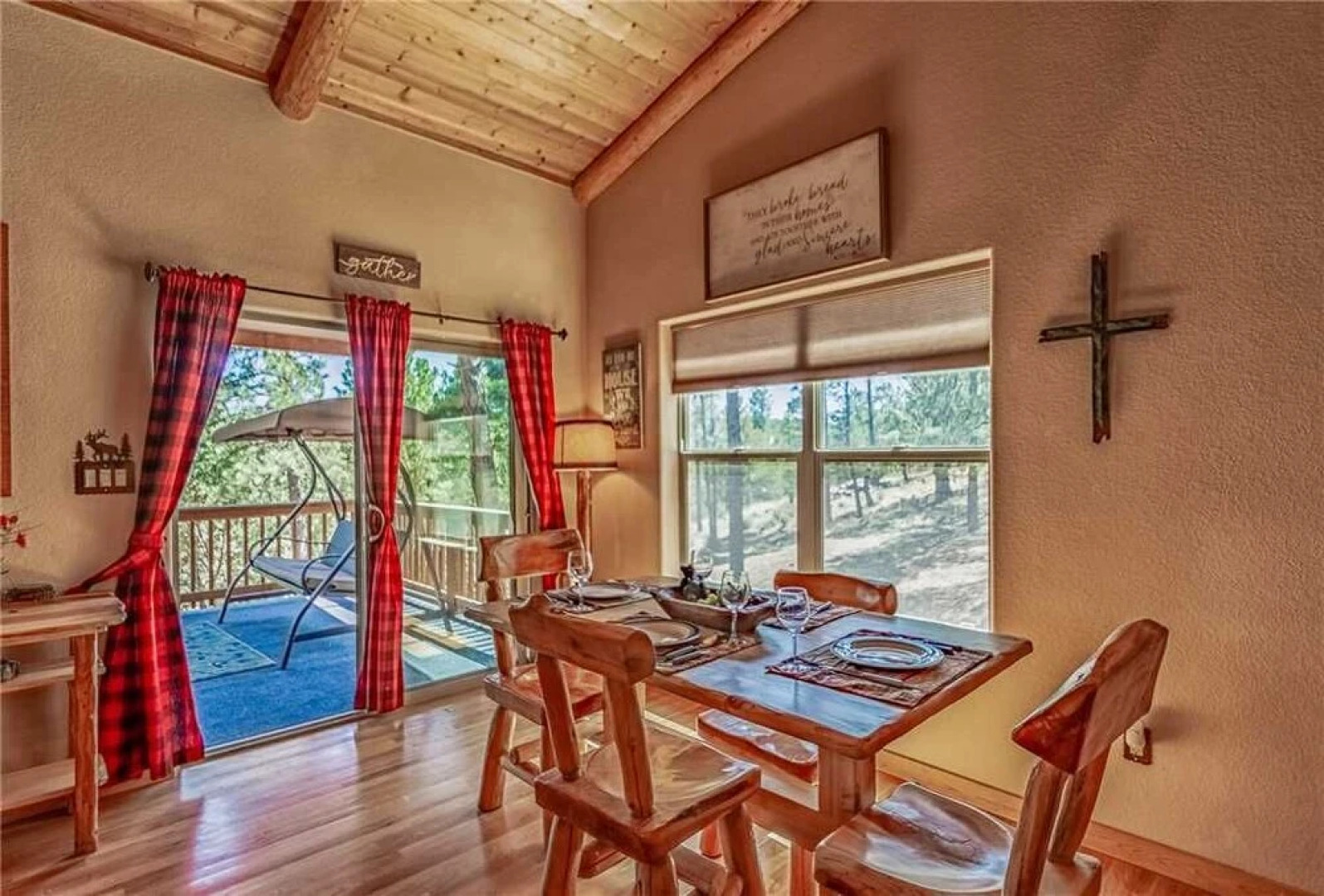 Cozy Knotty and Nice - Four Bedroom Cabin