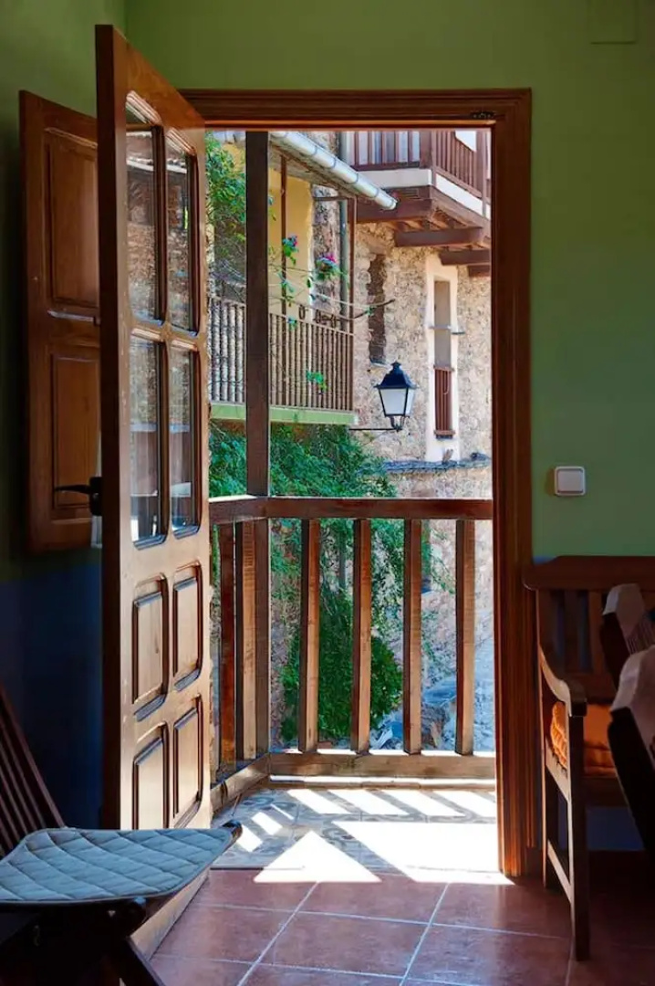 House With 4 Bedrooms in Robledillo de Gata, With Wonderful Mountain View, Terrace and Wifi