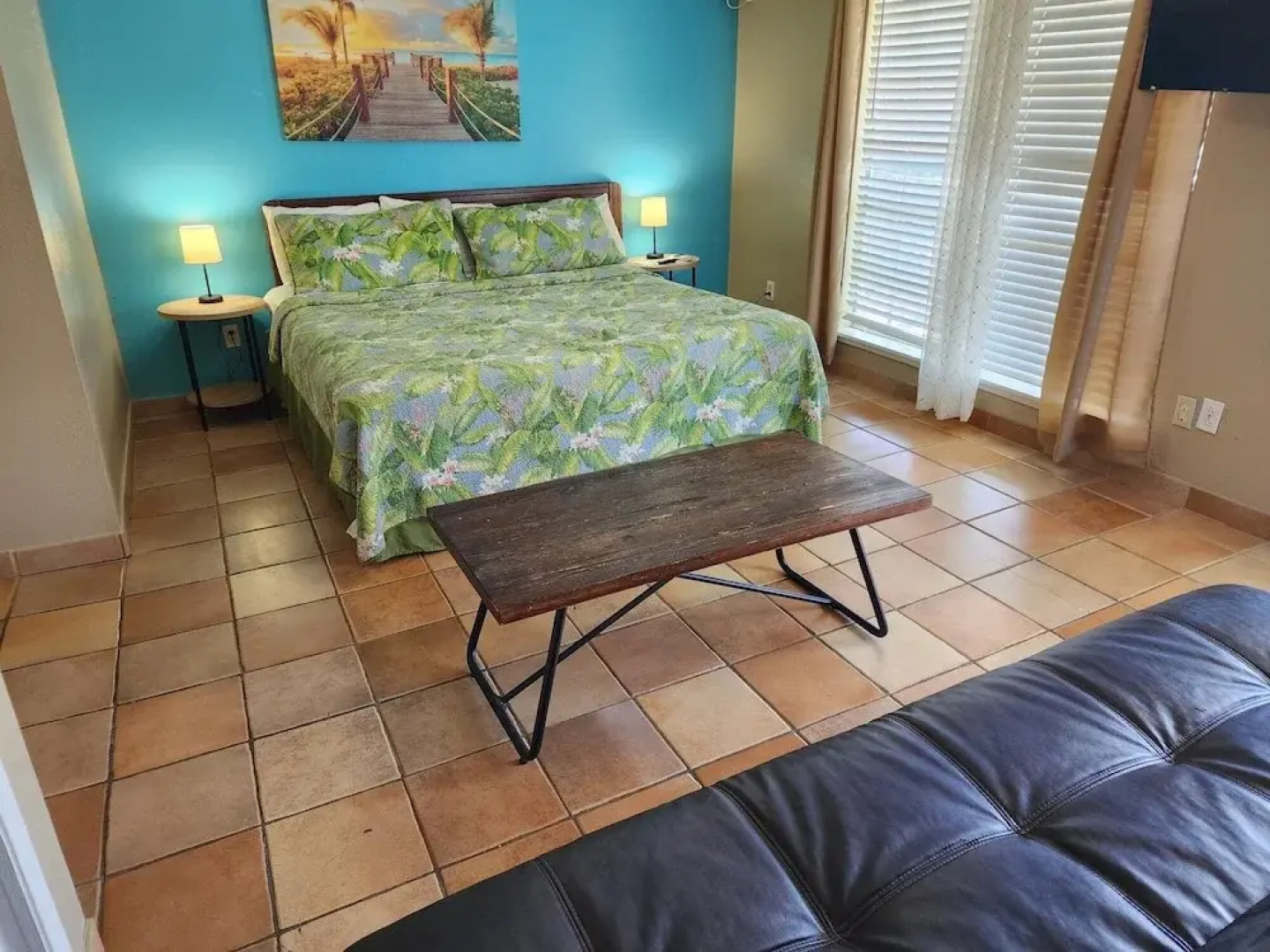 Upper Deck Hotel and Bar - Adults Only