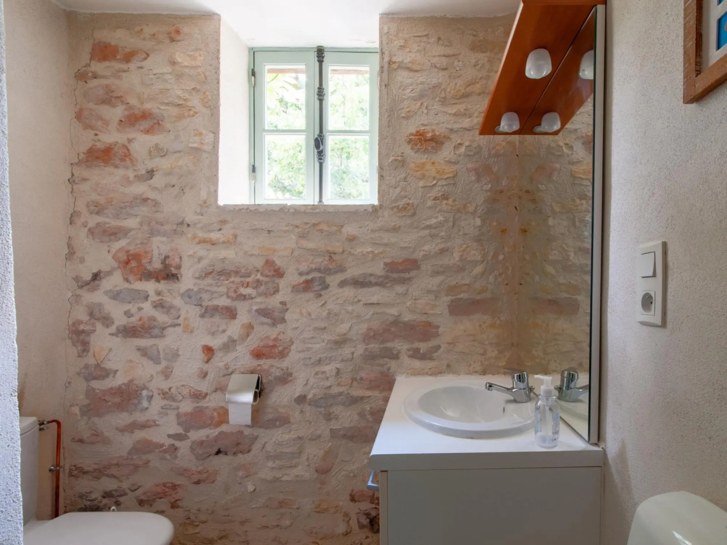 Idyllic Holiday Home in Dégagnac with Jacuzzi Near River