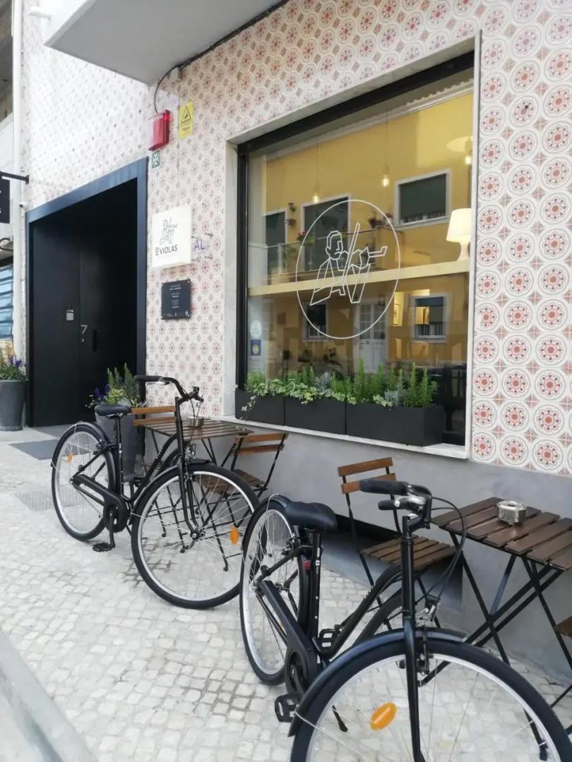 O VIOLAS — Tapas & Bed