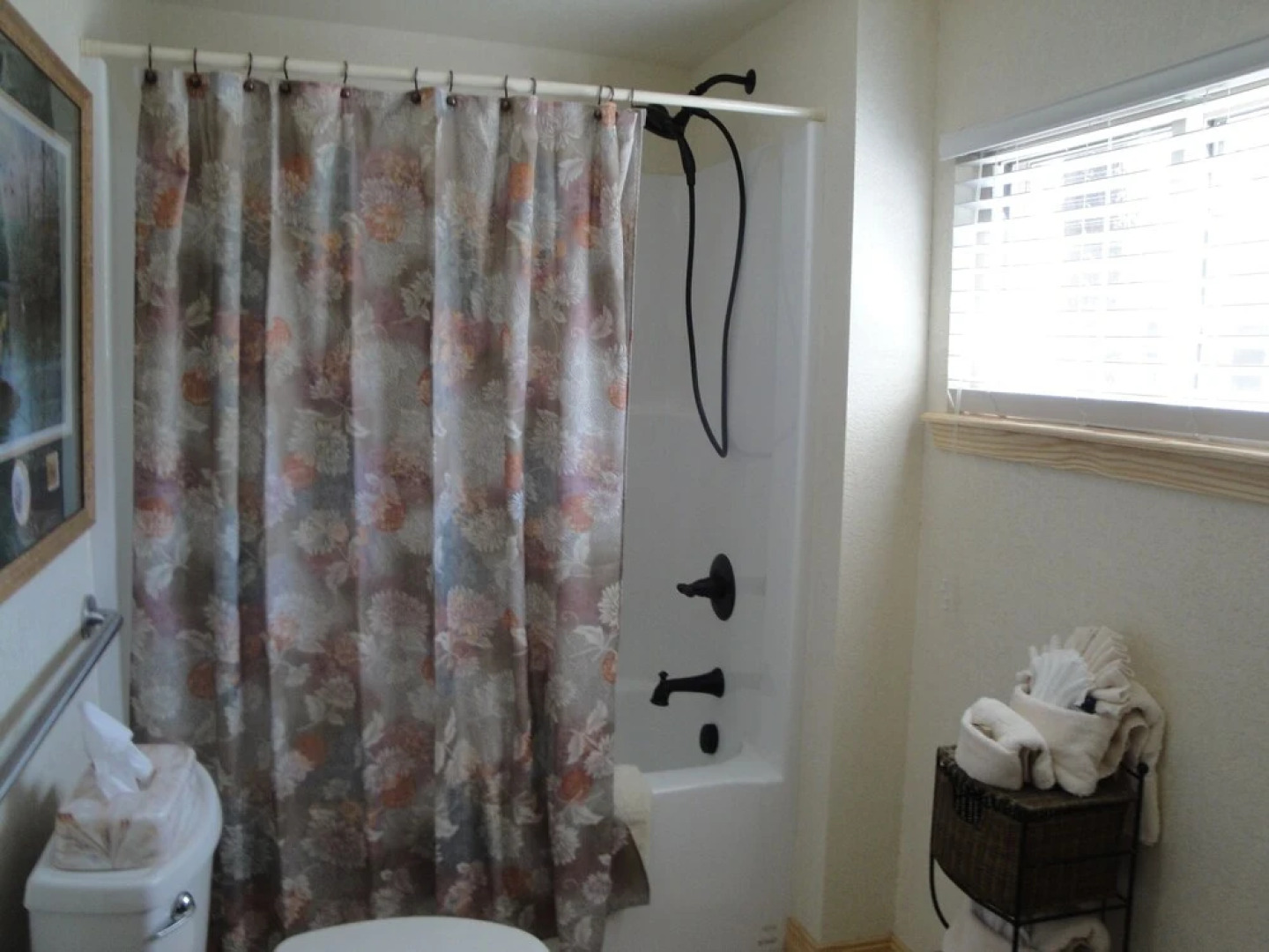 Mountain Harbor two bedroom Lodge cottage by RedAwning