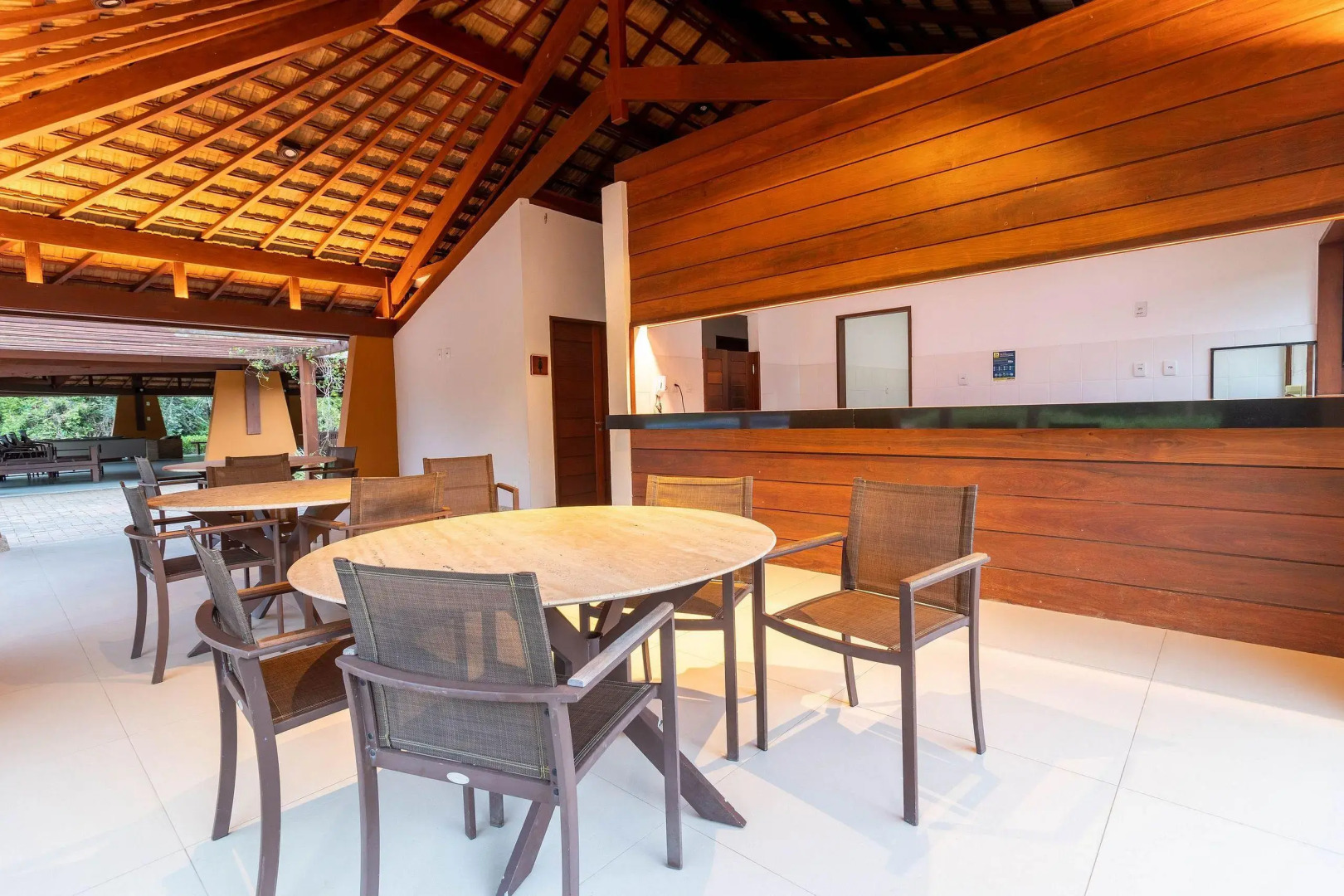 PF17 Casa Alto Padrão 5 Suítes, Chefe de Cozinha Inclusa - Praia do Forte