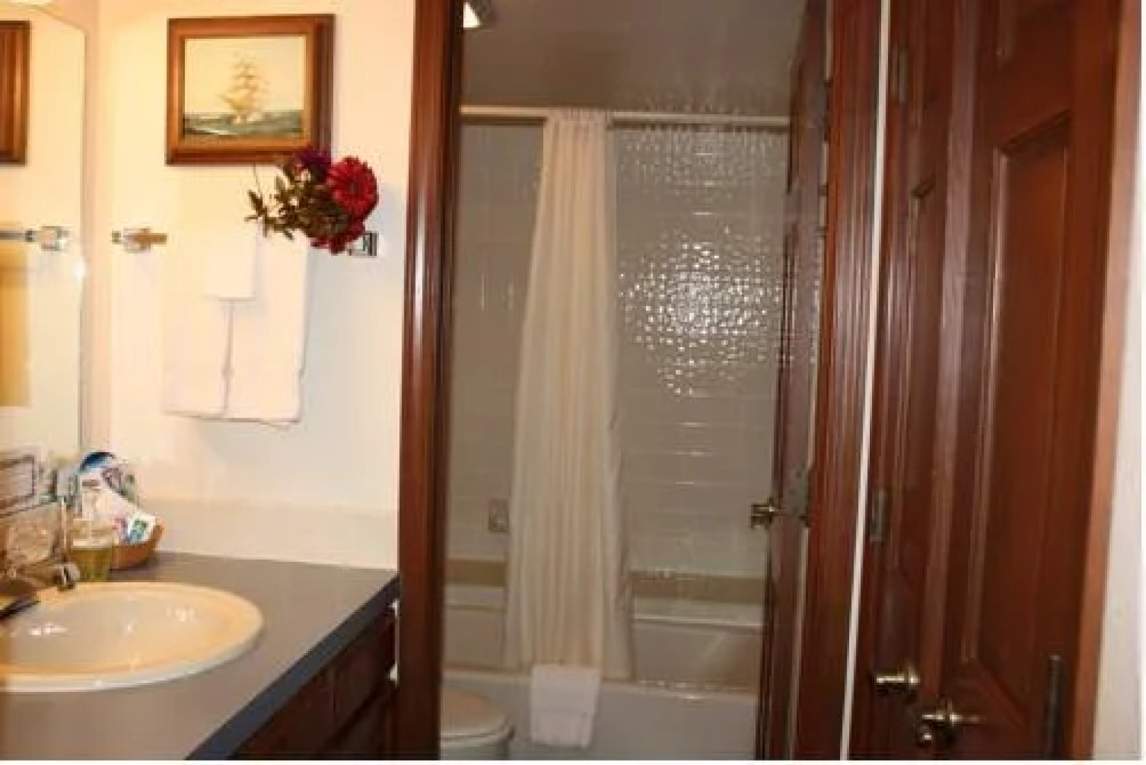 Lookout Inn GuestHouse and Suites